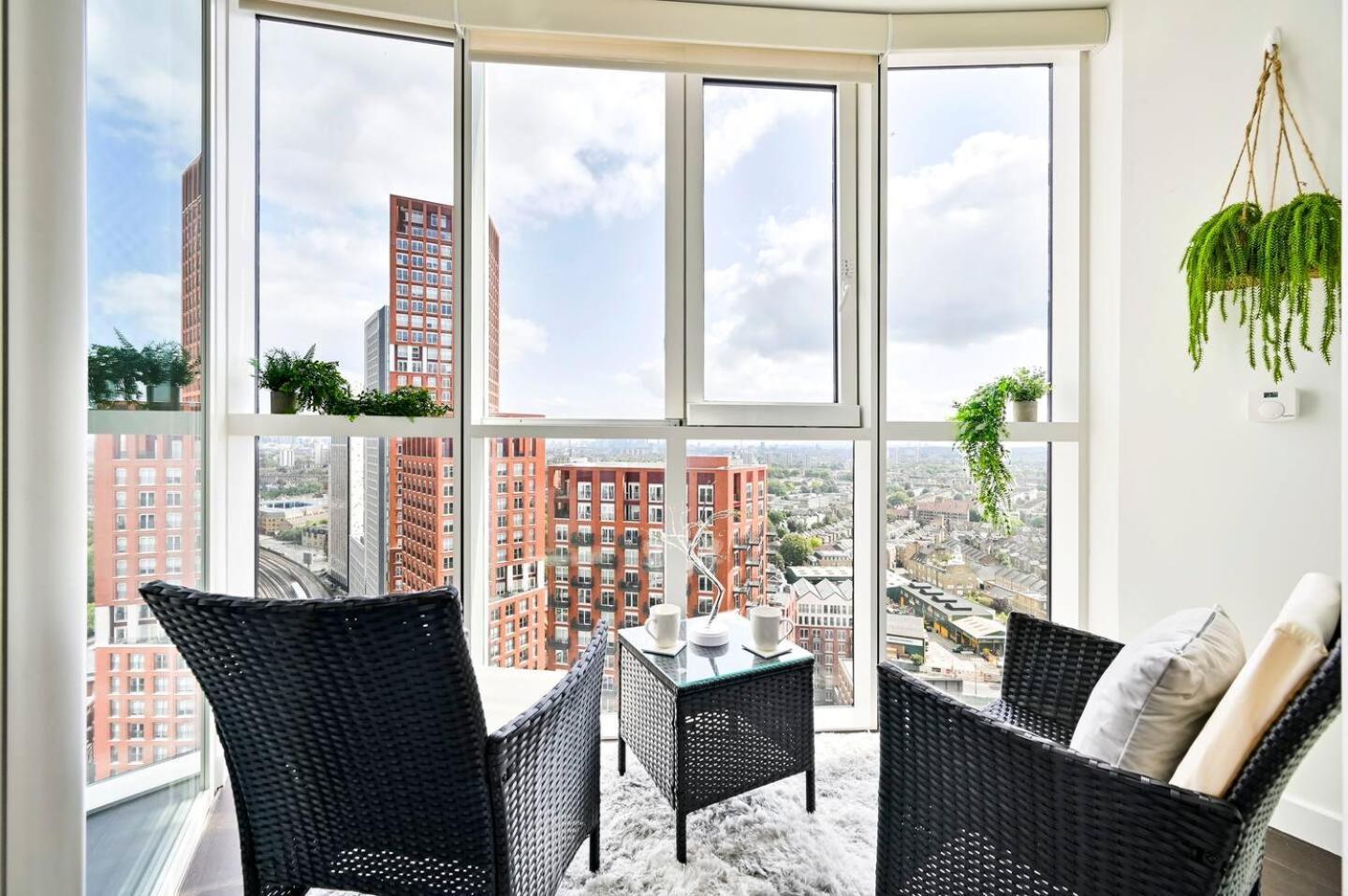 Luxury High-rise 21st Floor 2 Bedroom 2 Bath Flat *