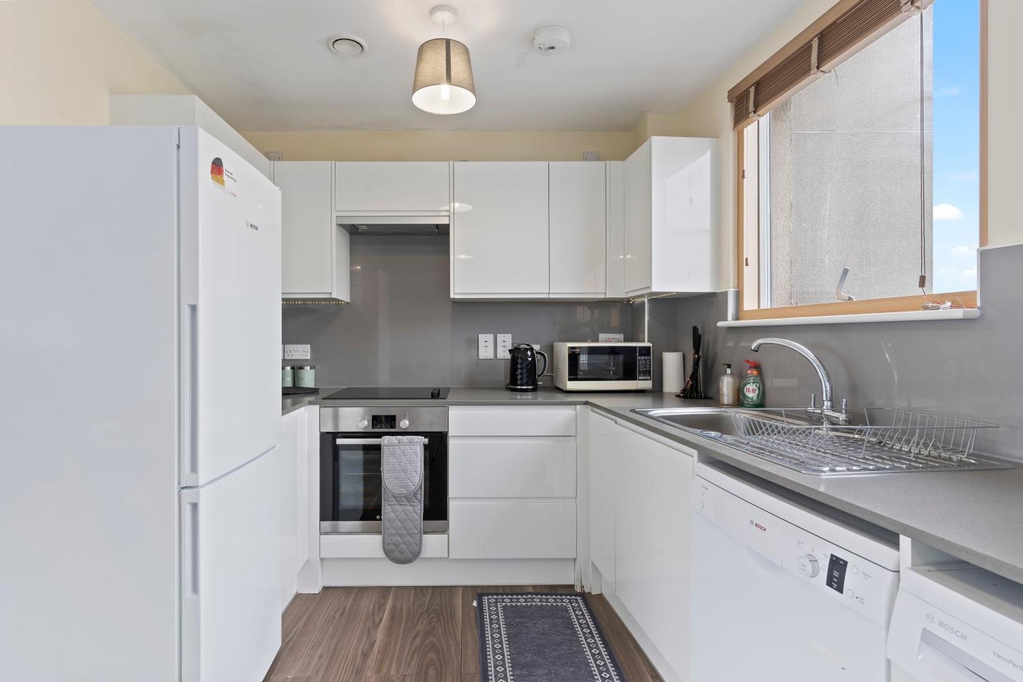 Spectacular 3Br 2Bath Rooftop Sky-Views With Parking * London