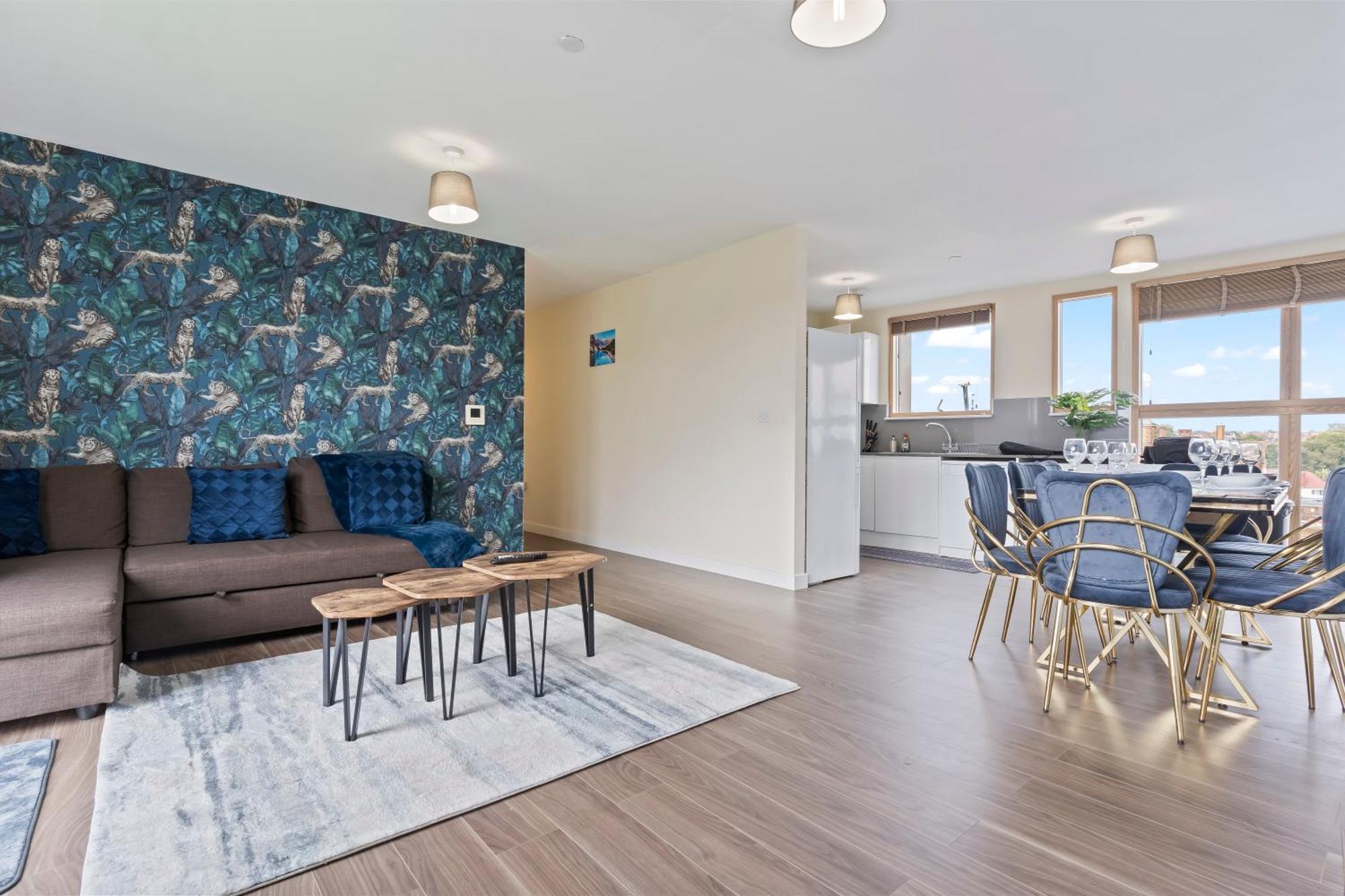 Spectacular 3Br 2Bath Rooftop Sky-Views With Parking London