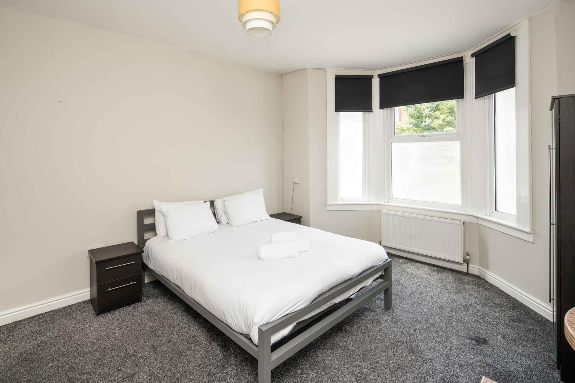 Charming Brixton Flat With Patio & Modern Comforts