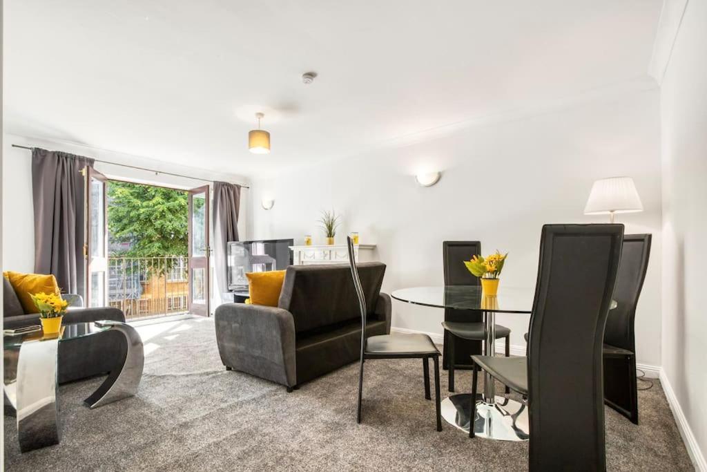 Very Tower Bridge - 2 Bdr - 2 Bath Apartment *
