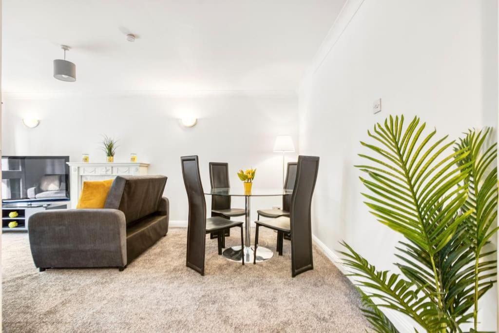 Very Tower Bridge - 2 Bdr - 2 Bath Apartment *