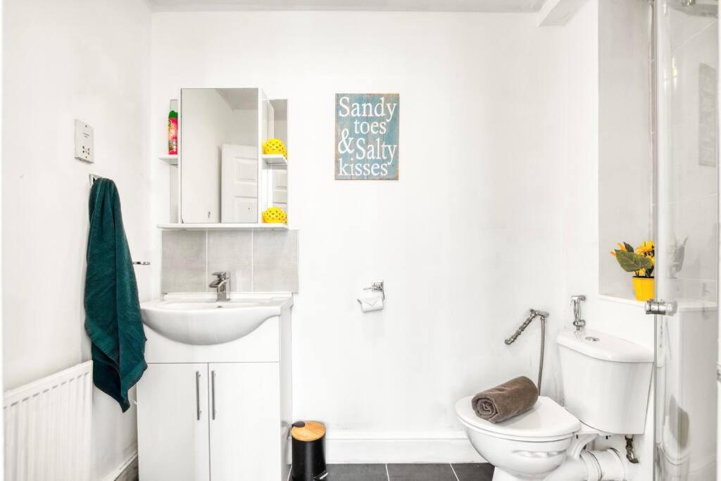 Very Tower Bridge - 2 Bdr - 2 Bath Apartment London