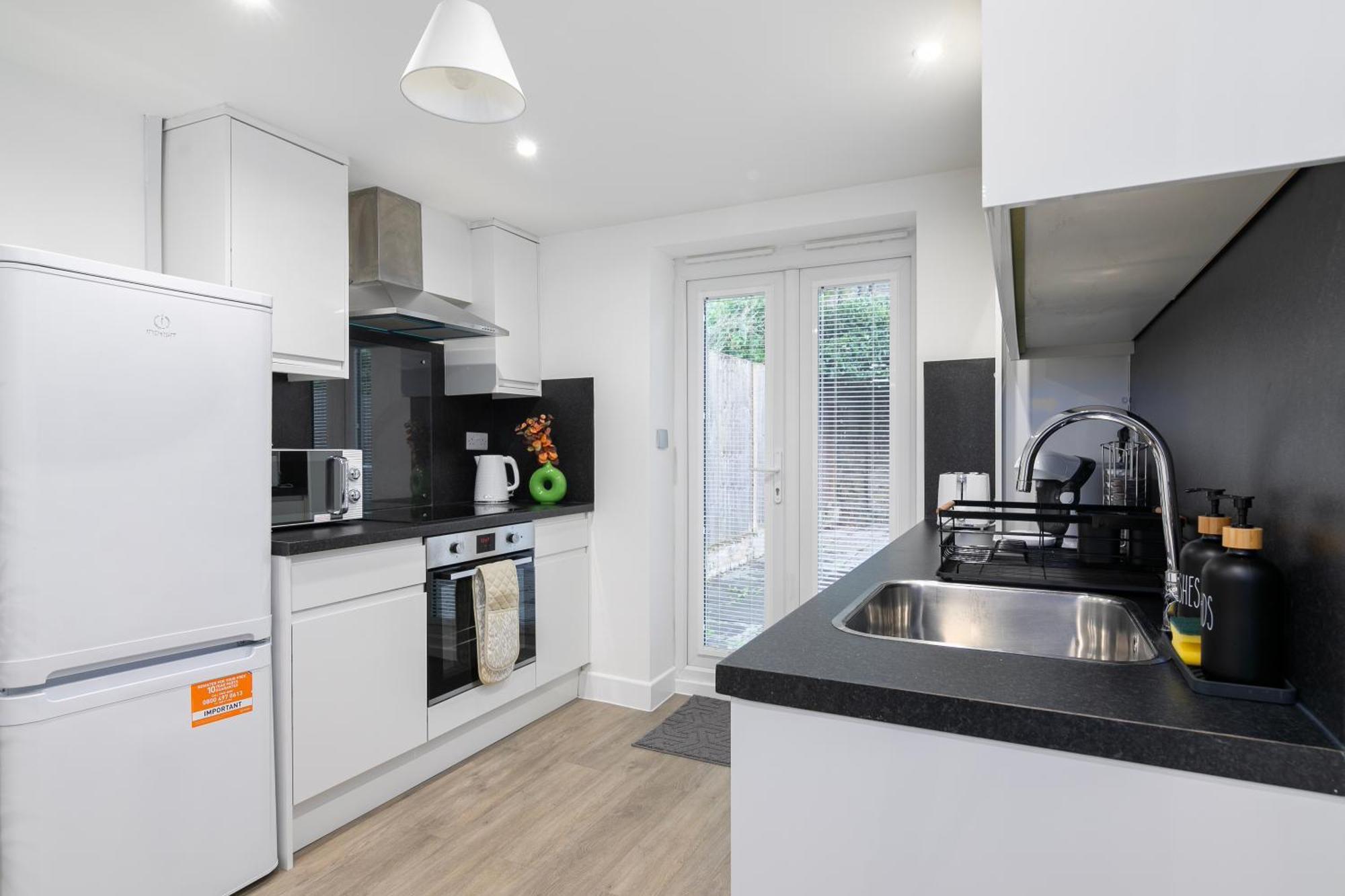 Flat In Queens Park Apartment