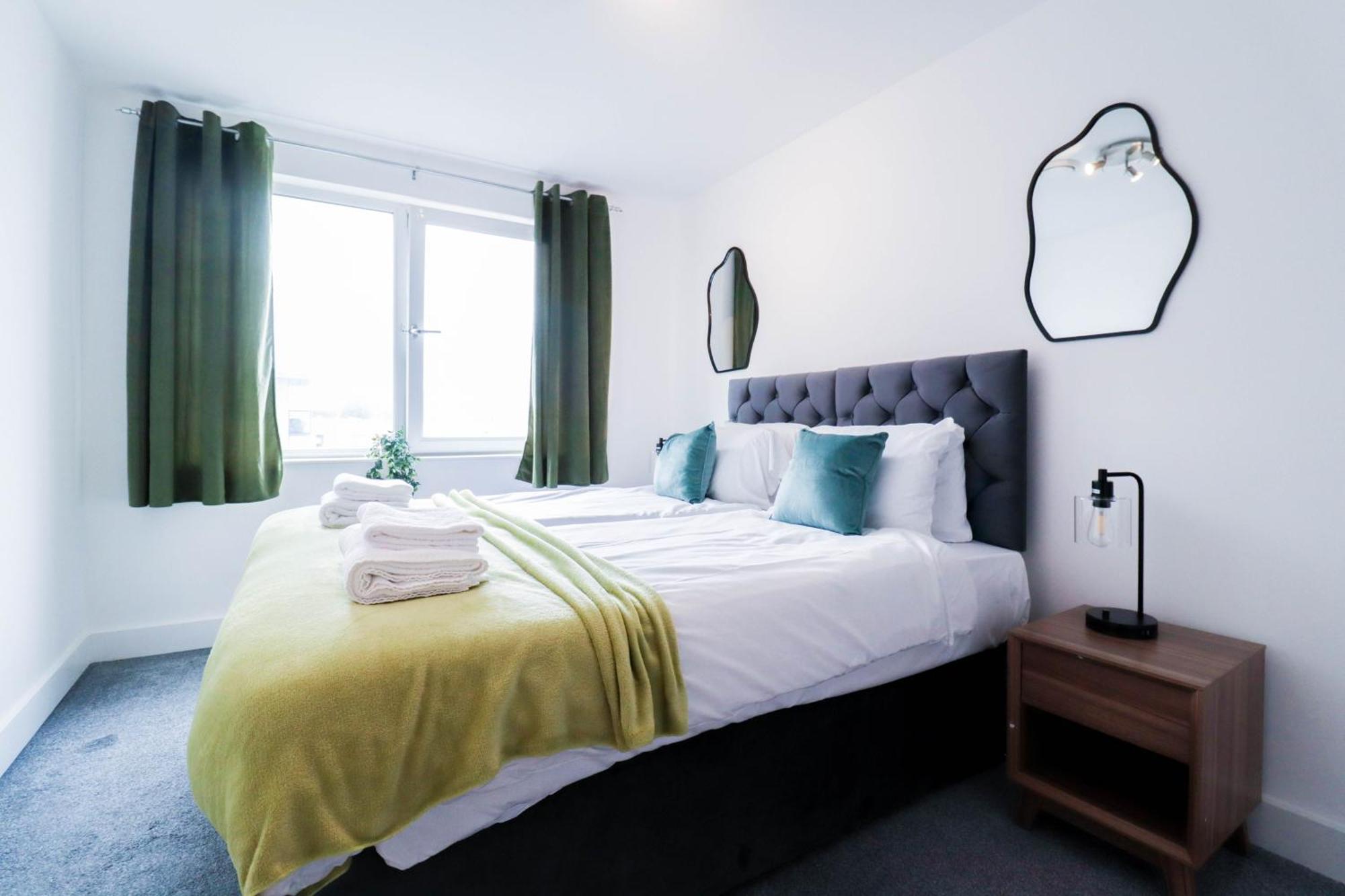 Spacious And Sunny Flat L River Balcony View ! London