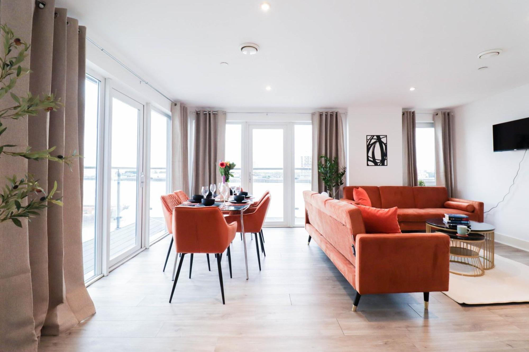 Spacious And Sunny Flat L River Balcony View ! London