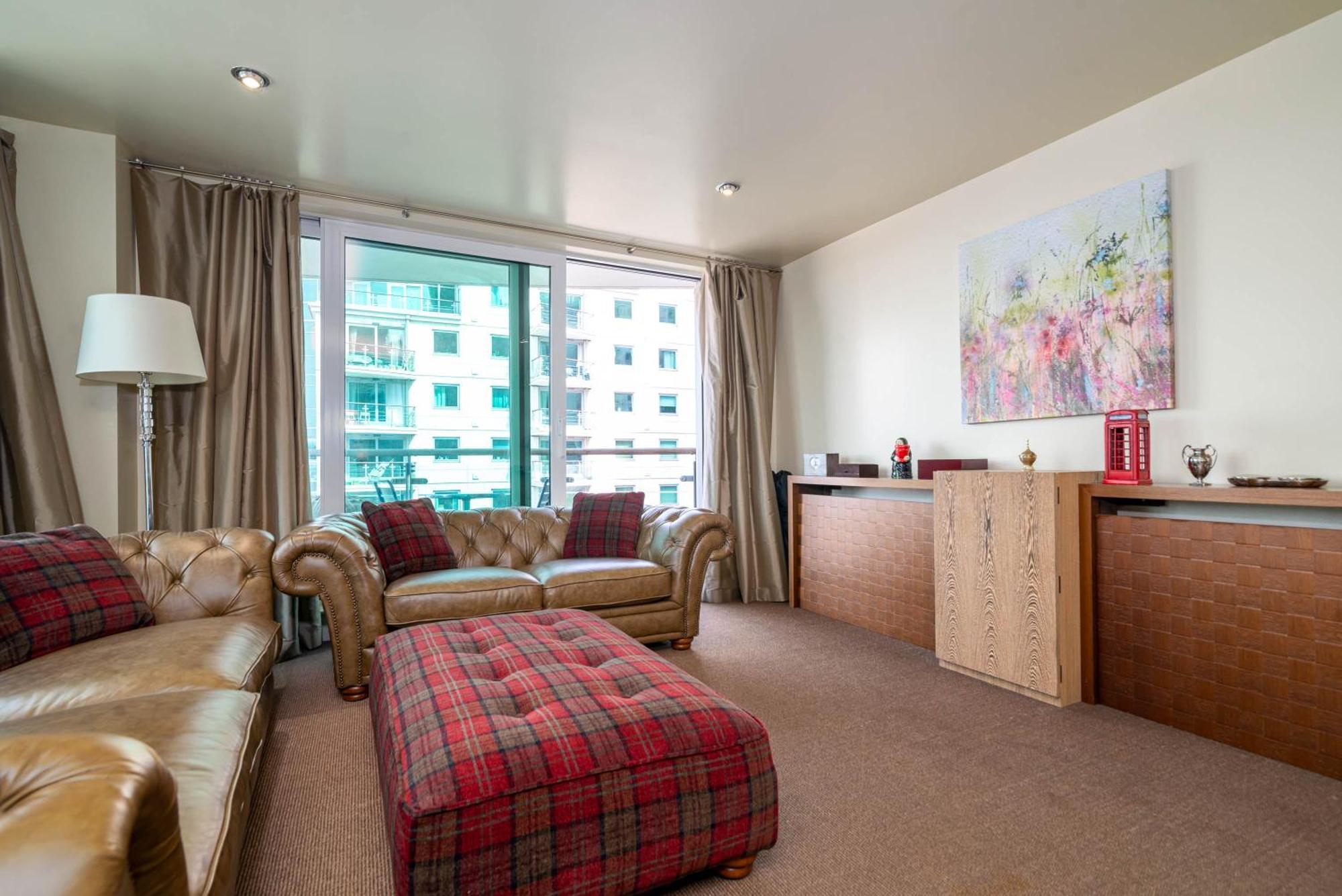 Fabulous 3 Bed In Vauxhall Apartment London