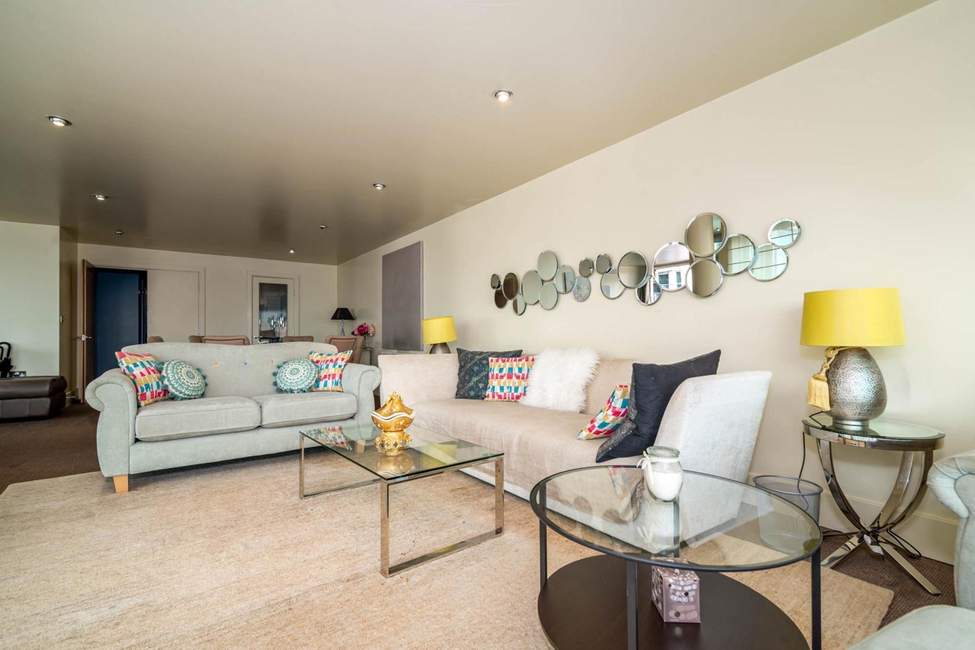 Fabulous 3 Bed In Vauxhall Apartment London