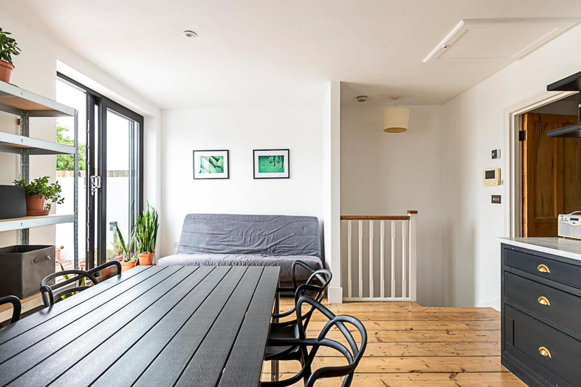 Stylish Chiswick With A Private Terrace Apartment London