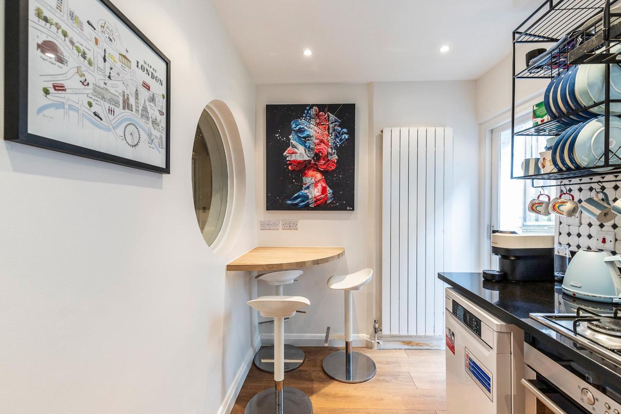 Elegant Two Bedroom Flat In Redcliffe Gardens London