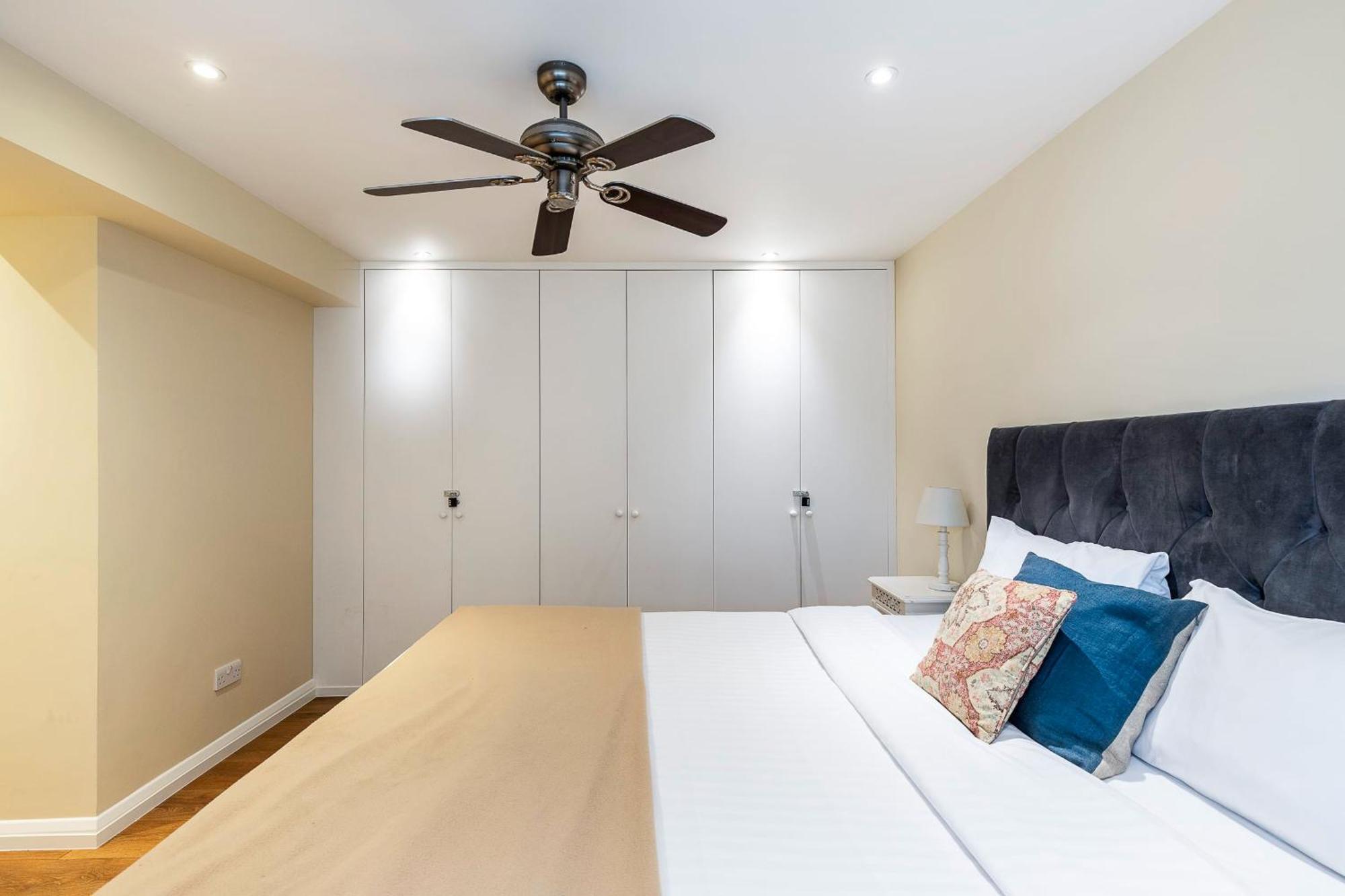 Elegant Two Bedroom Flat In Redcliffe Gardens *