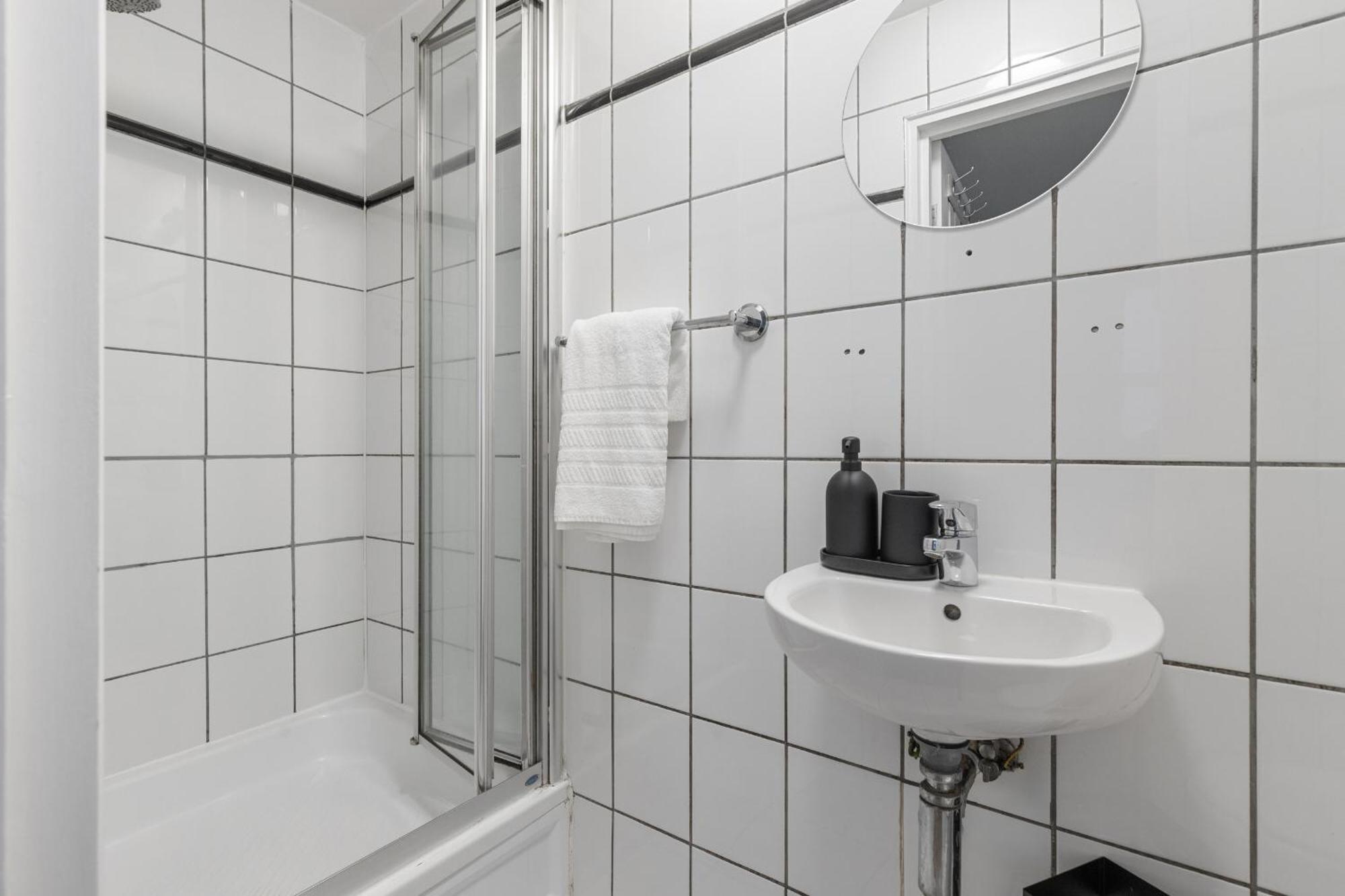 Luxury Boutique - La Reserve South Kensington Apartment *