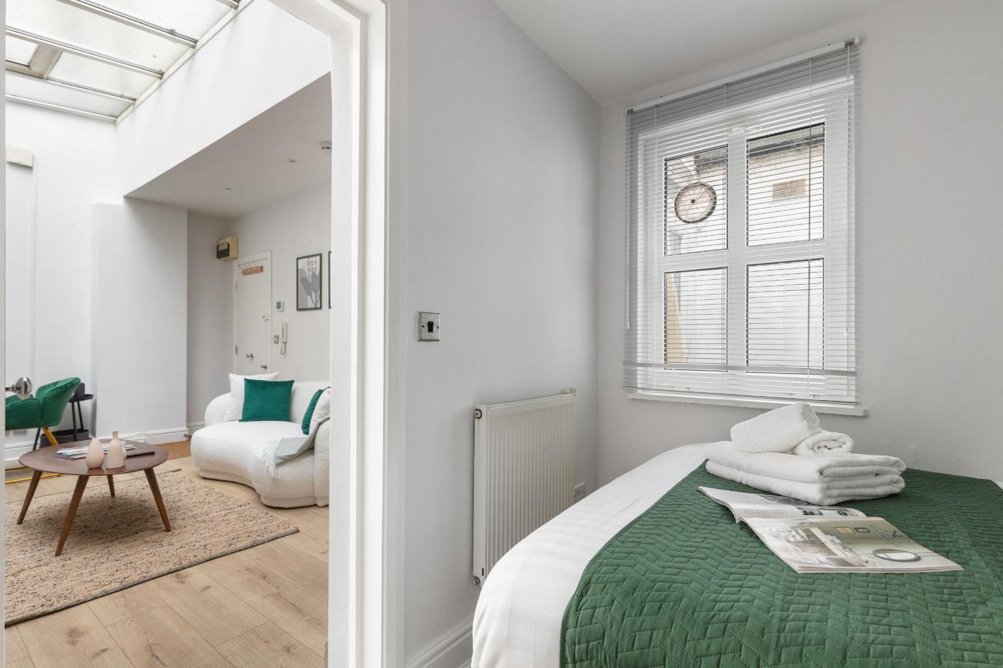 Luxury Boutique - La Reserve South Kensington Apartment