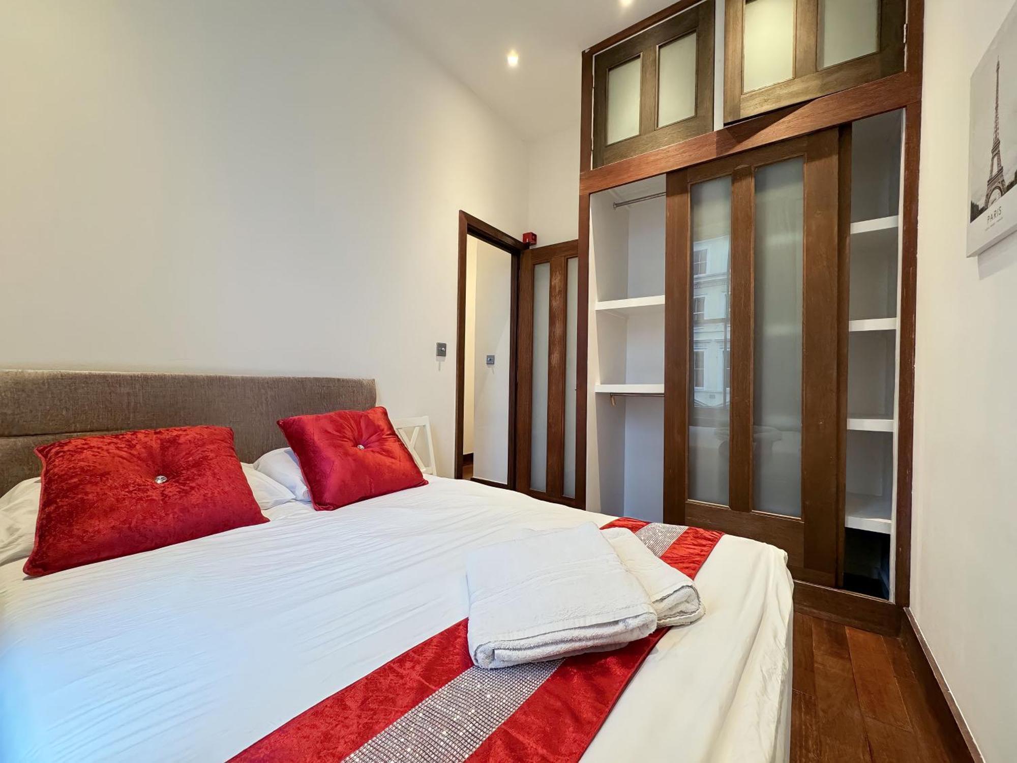 Kensington Premium Three Bed Apartment