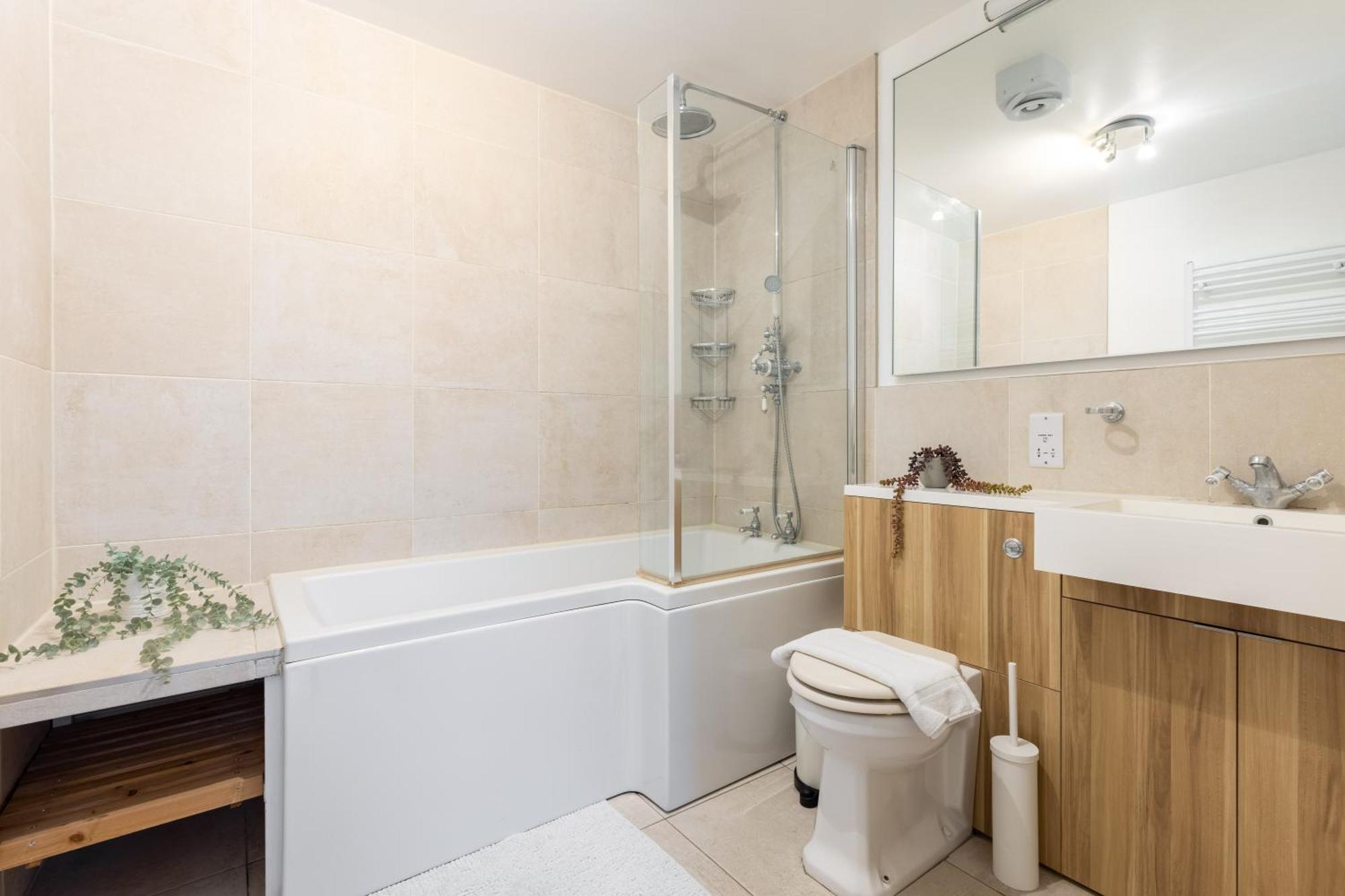 The Clapham Terraced House Apartment *
