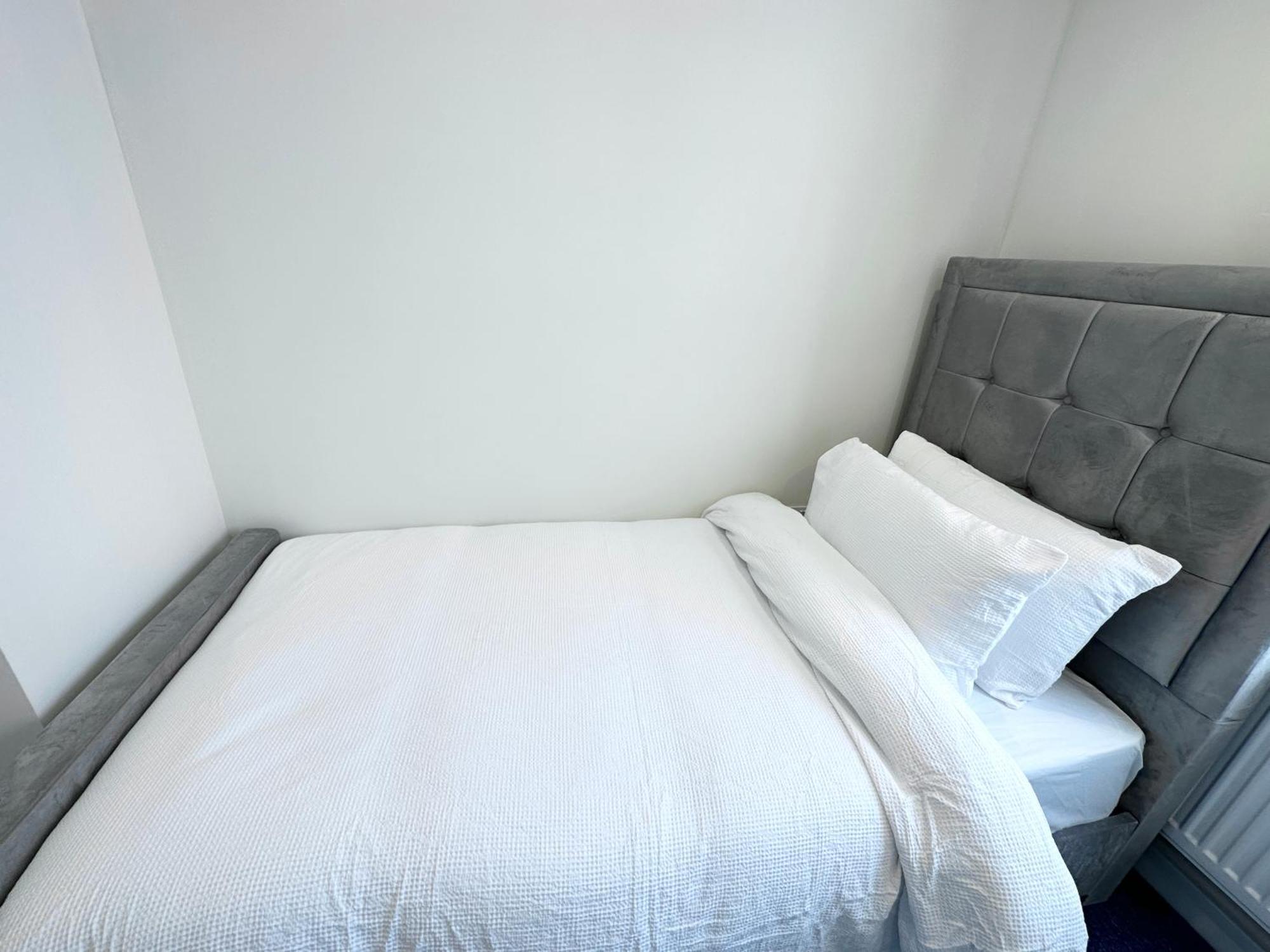 Newly Renovated Bedrooms Near Train And Bus Station Apartamento Londres