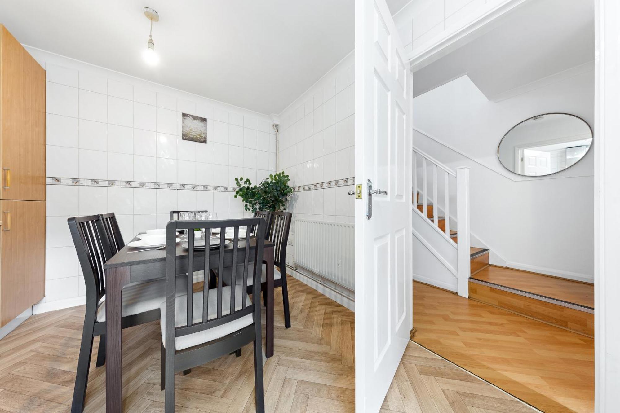 Cozylease 3br In Canary Wharf,garden,gym,workspace