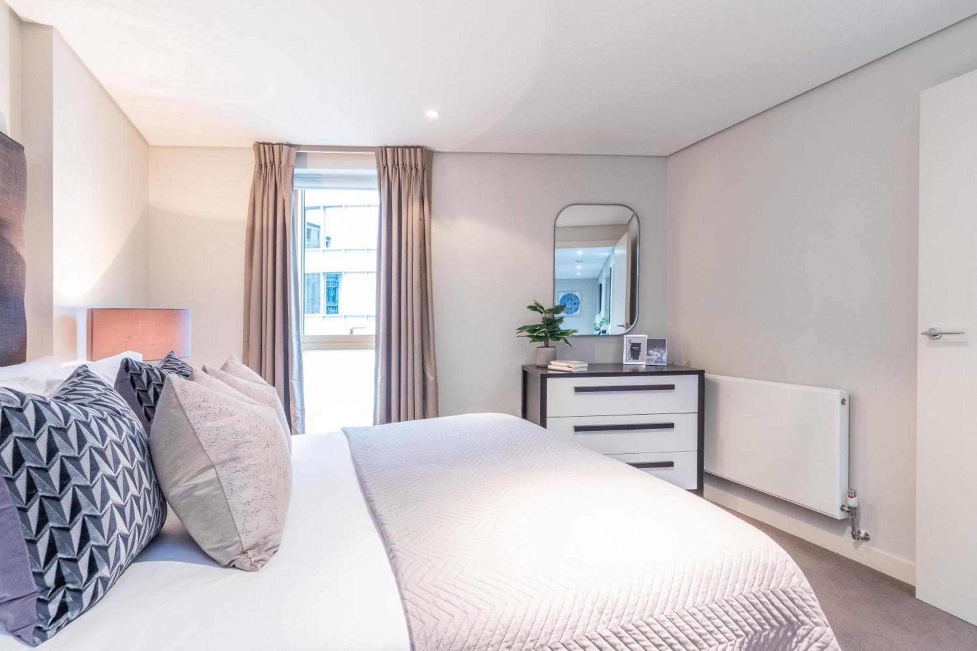 Merchant Square Apartment *