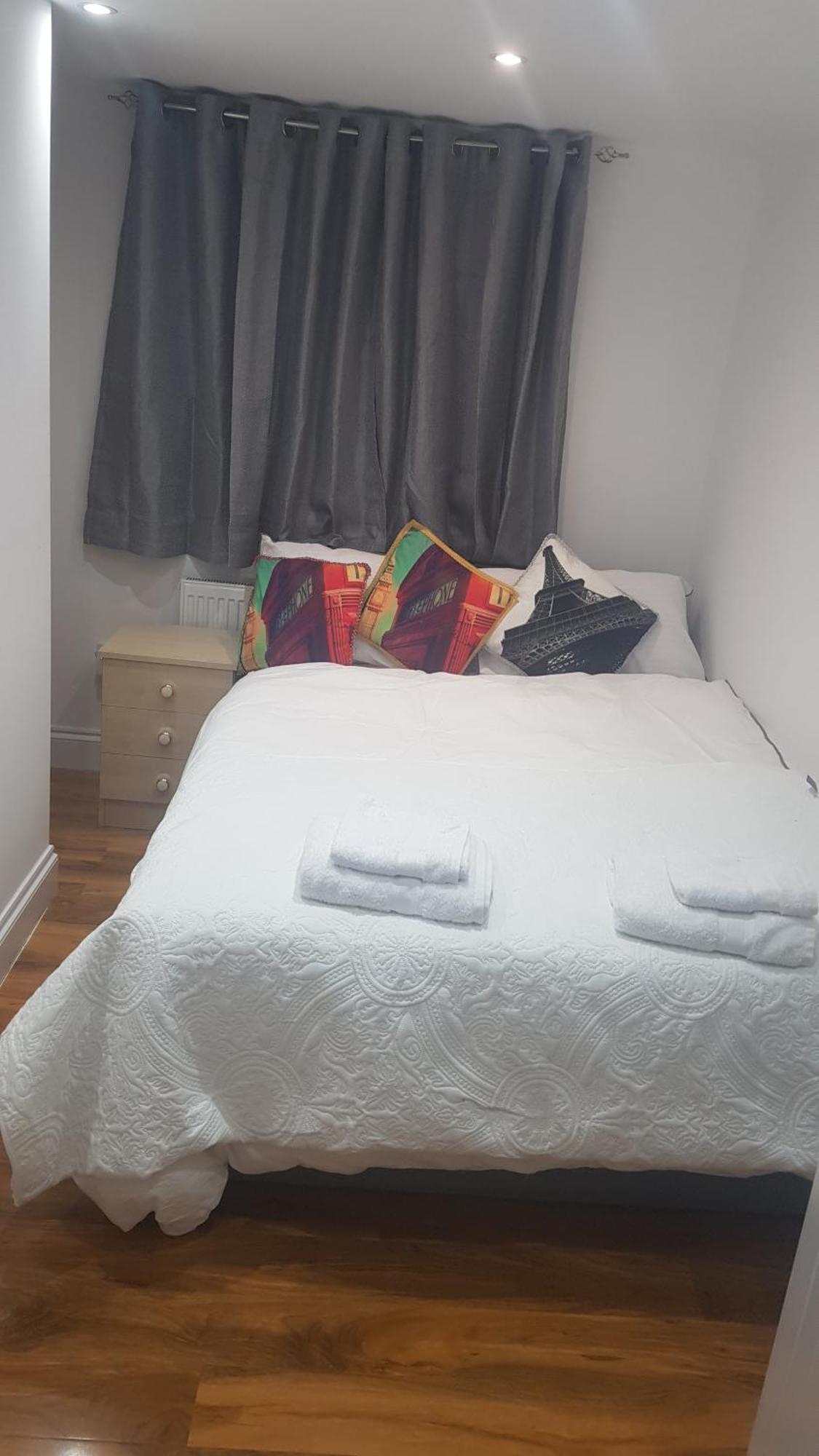 Cosy One Bedroom Flat In Apartment *