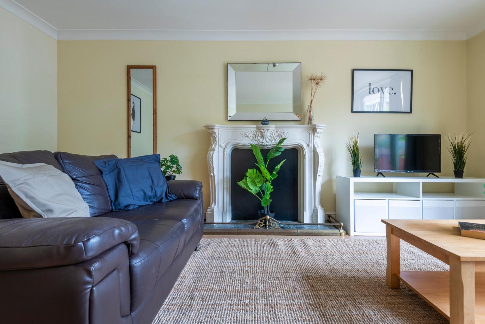 Ferienhaus Spacious 3 Bedroom Whitechapel - 9 Mins From Tower Bridge With Free Parking & Garden *