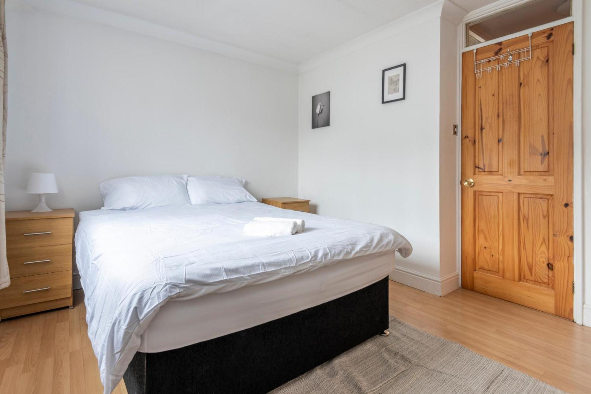 Spacious 3 Bedroom Whitechapel - 9 Mins From Tower Bridge With Free Parking & Garden Ferienhaus London