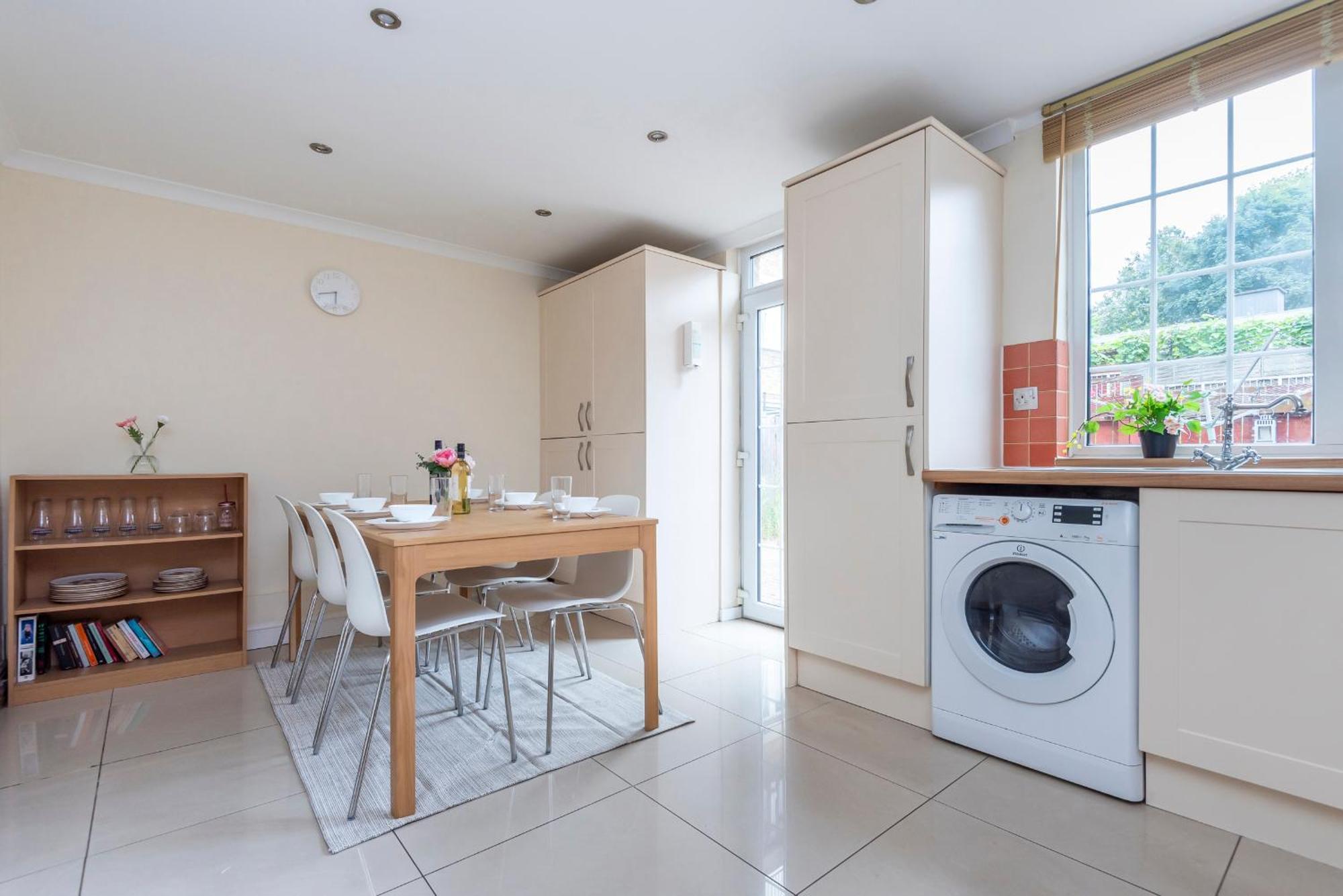 Ferienhaus Spacious 3 Bedroom Whitechapel - 9 Mins From Tower Bridge With Free Parking & Garden *