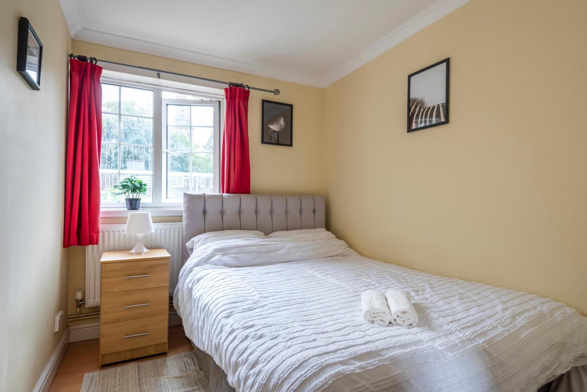 Ferienhaus Spacious 3 Bedroom Whitechapel - 9 Mins From Tower Bridge With Free Parking & Garden London