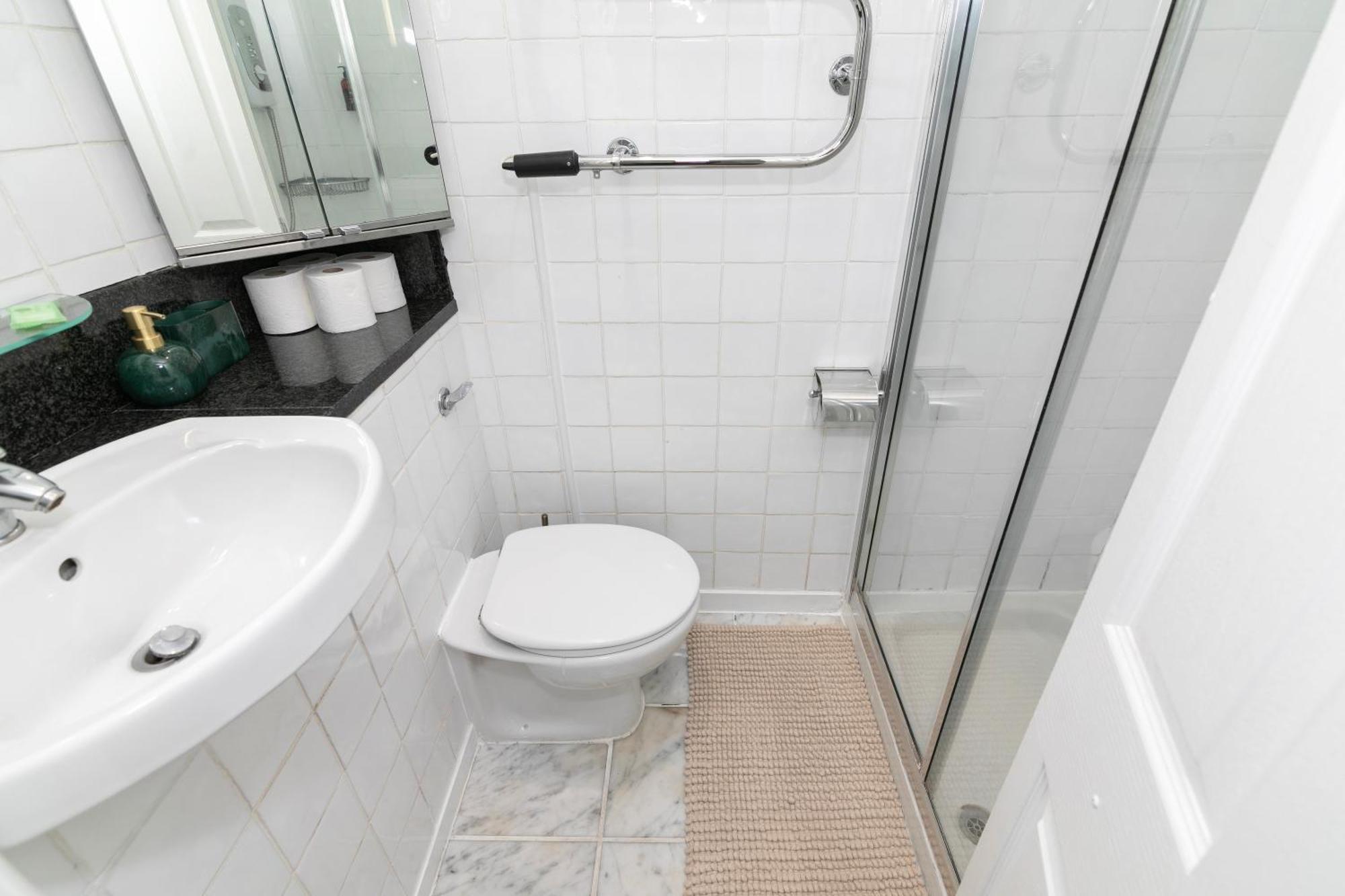 Cosy Flat 5 Min From Holland Park Station! Apartment London