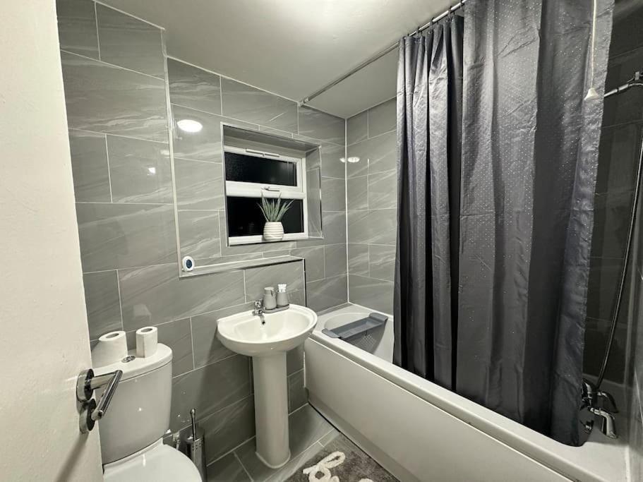Apartment Urban Serenity South East 3 Bedroom House