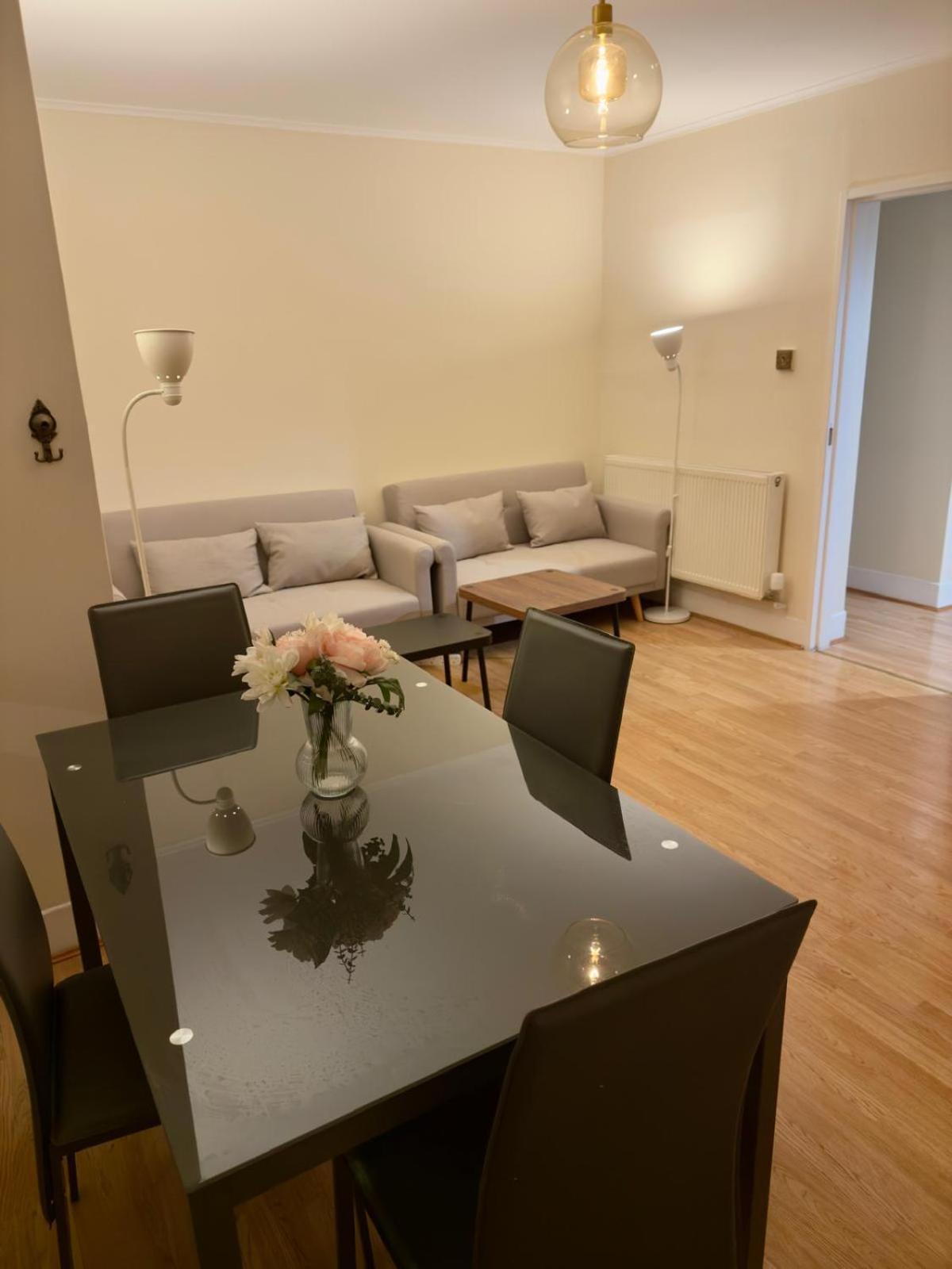 Comfortable Two Bed Flat Near Richmond Park London