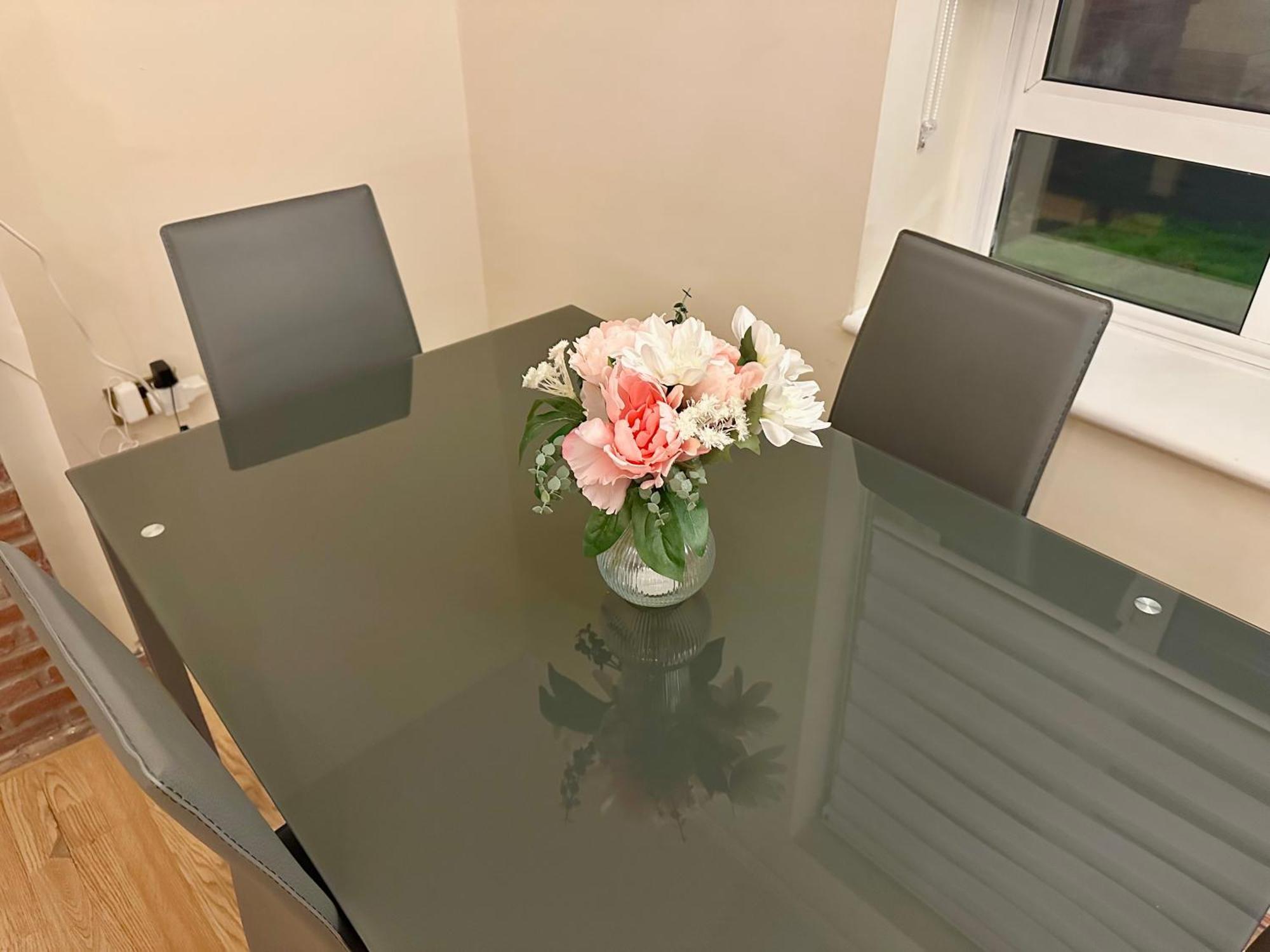 Comfortable Two Bed Flat Near Richmond Park London