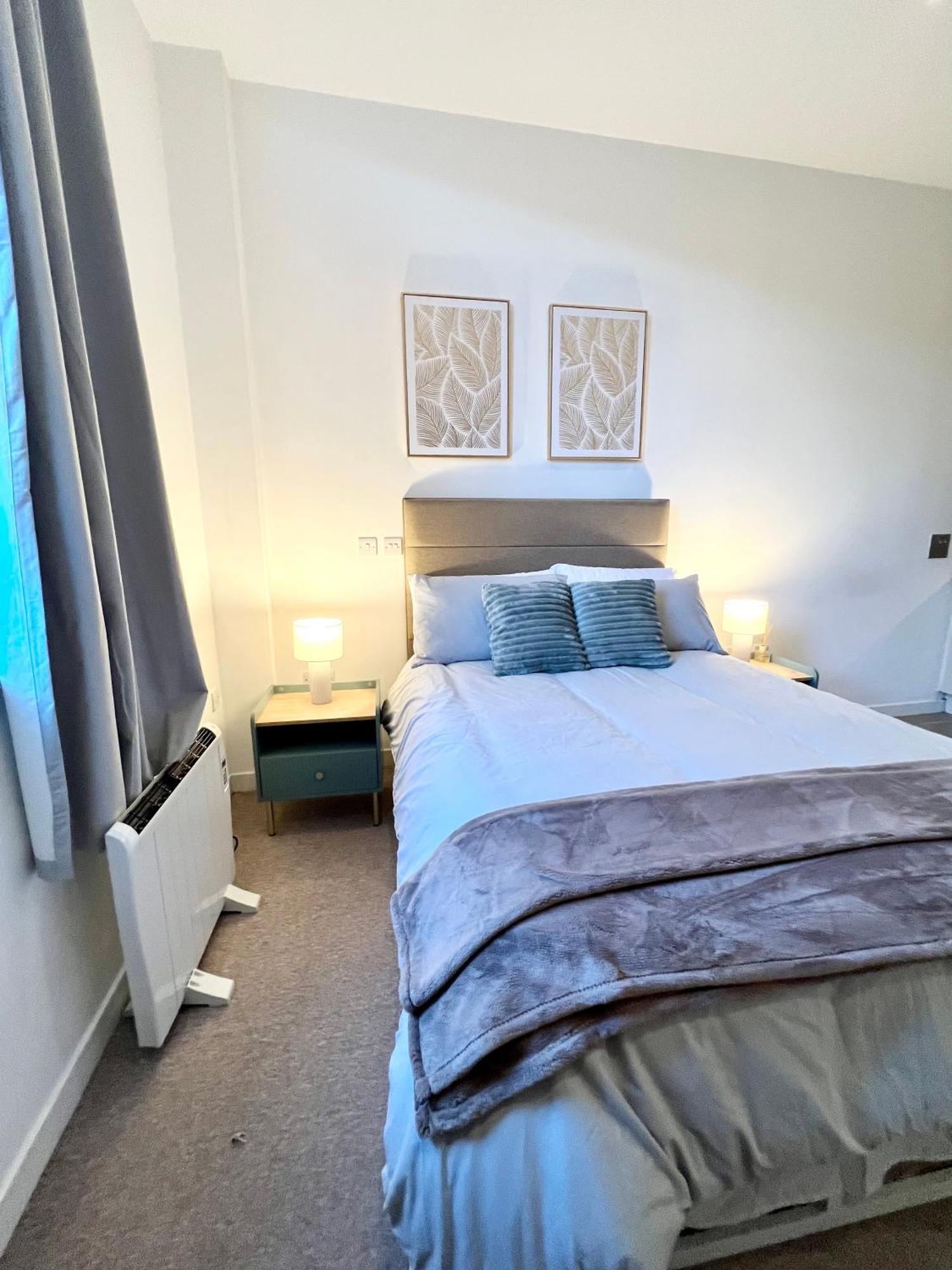 Luxury With Super Fast Wifi Gated Development Apartment London