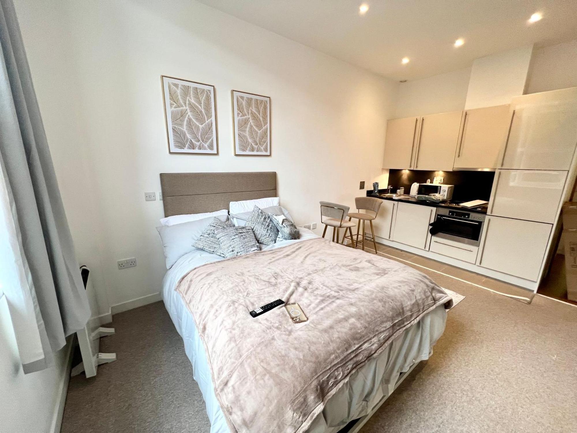 Apartment Luxury With Super Fast Wifi Gated Development London