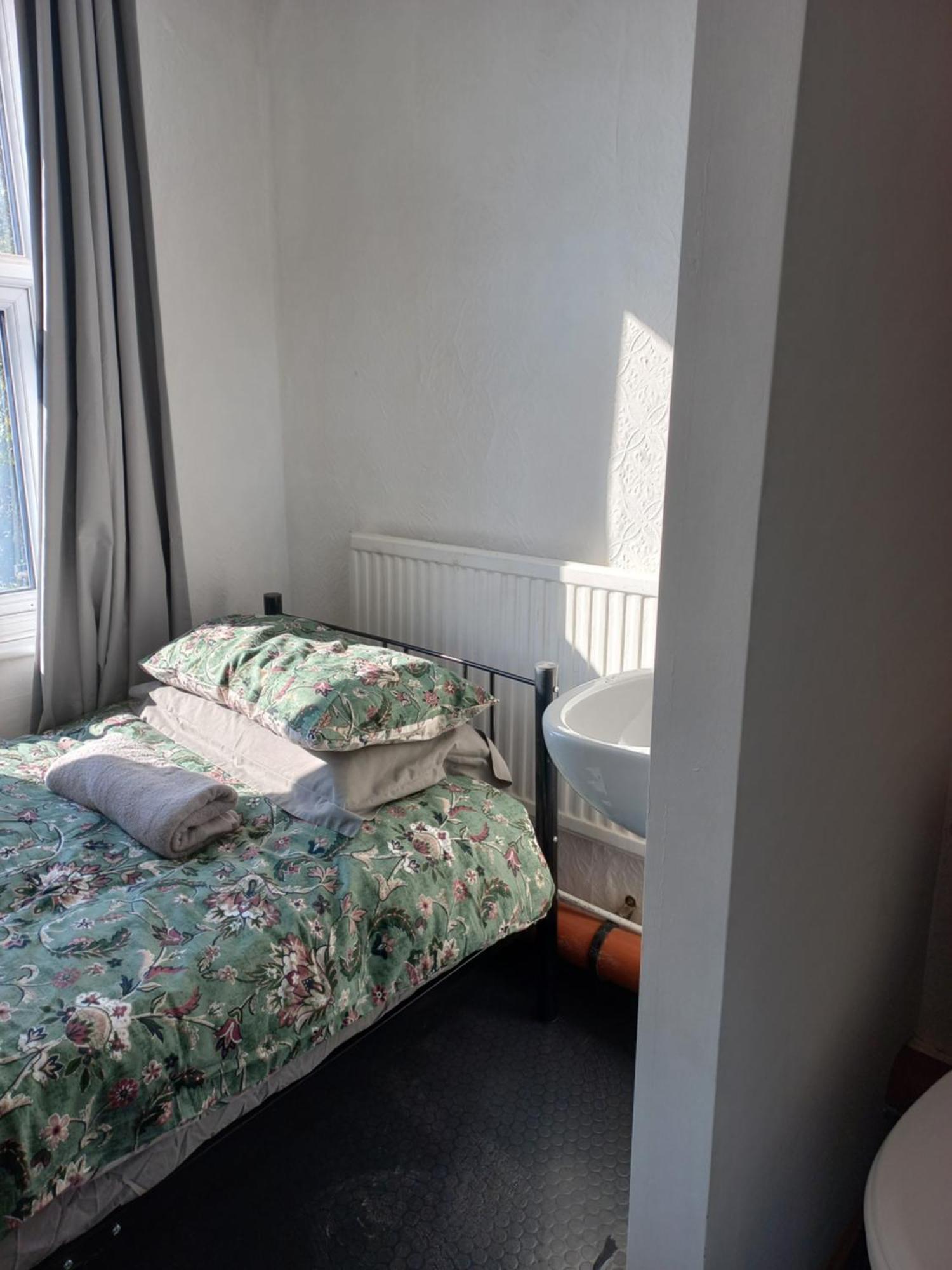 Guest house Single Ensuite *