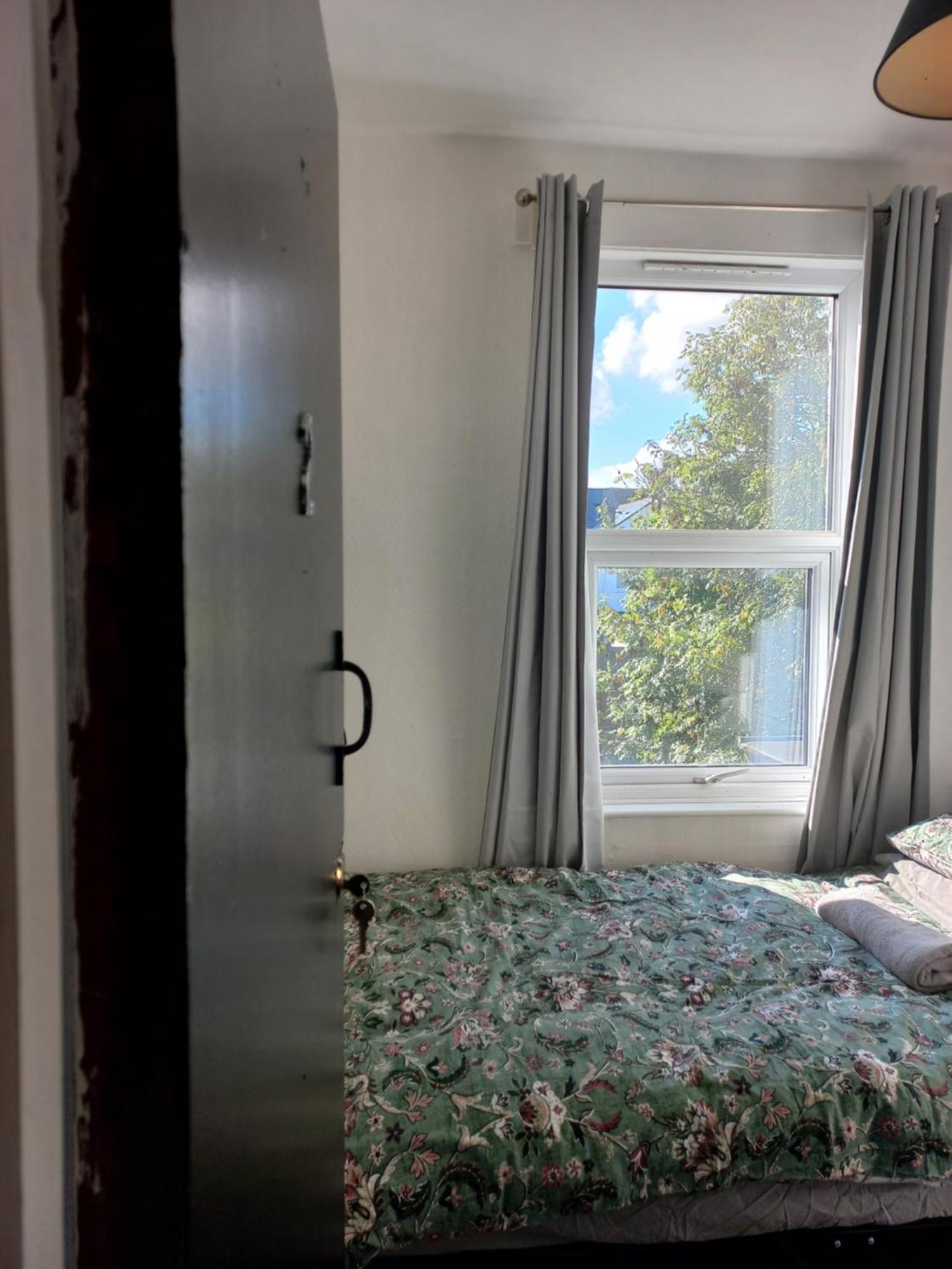 Single Ensuite Guest house