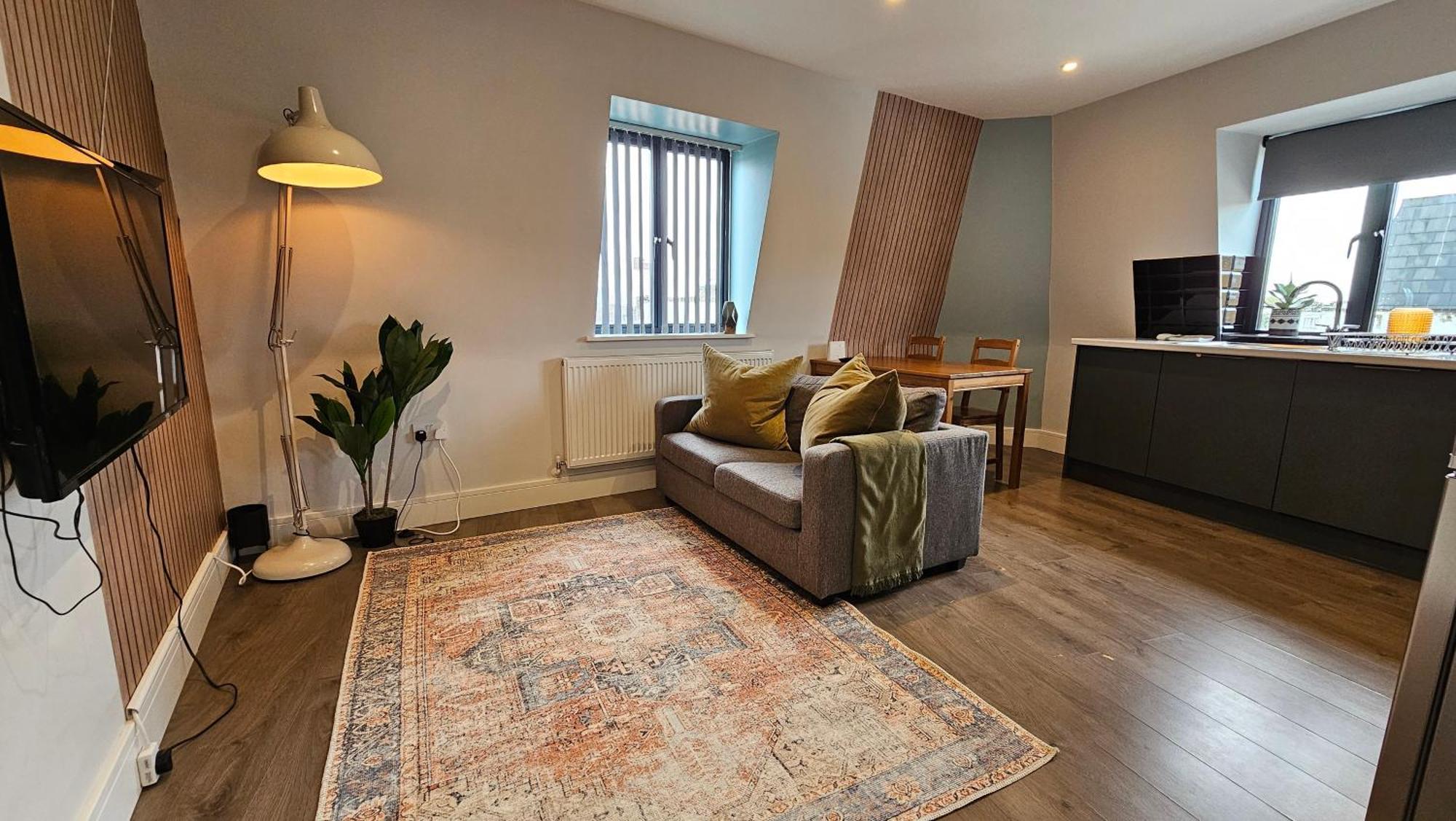Charming Chalk Farm Apartment London