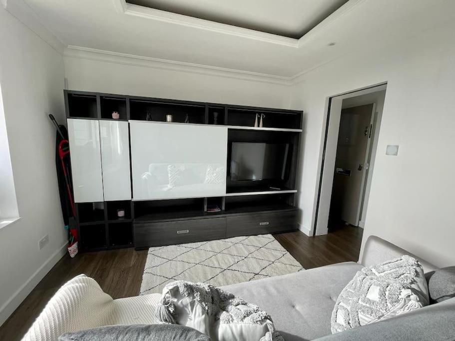 Modern 1 Bedroom Near Harrods * London