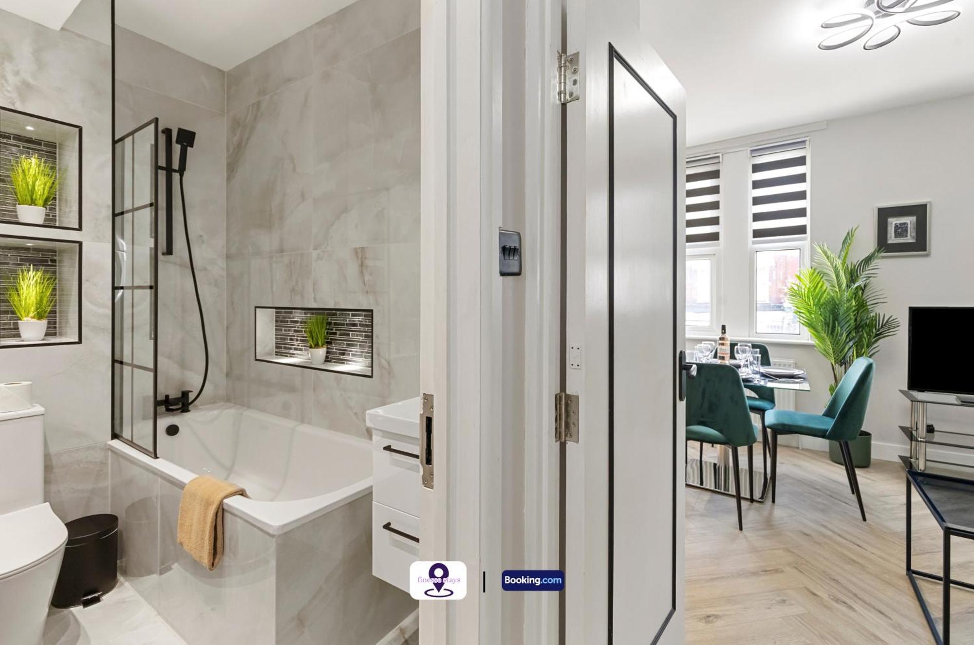 Last-minute Grabs ! Limited Time L Exclusive On 2 Bedroom, High Spec Luxury Flat By Finesse Short Lets & Serviced With Free Wifi *