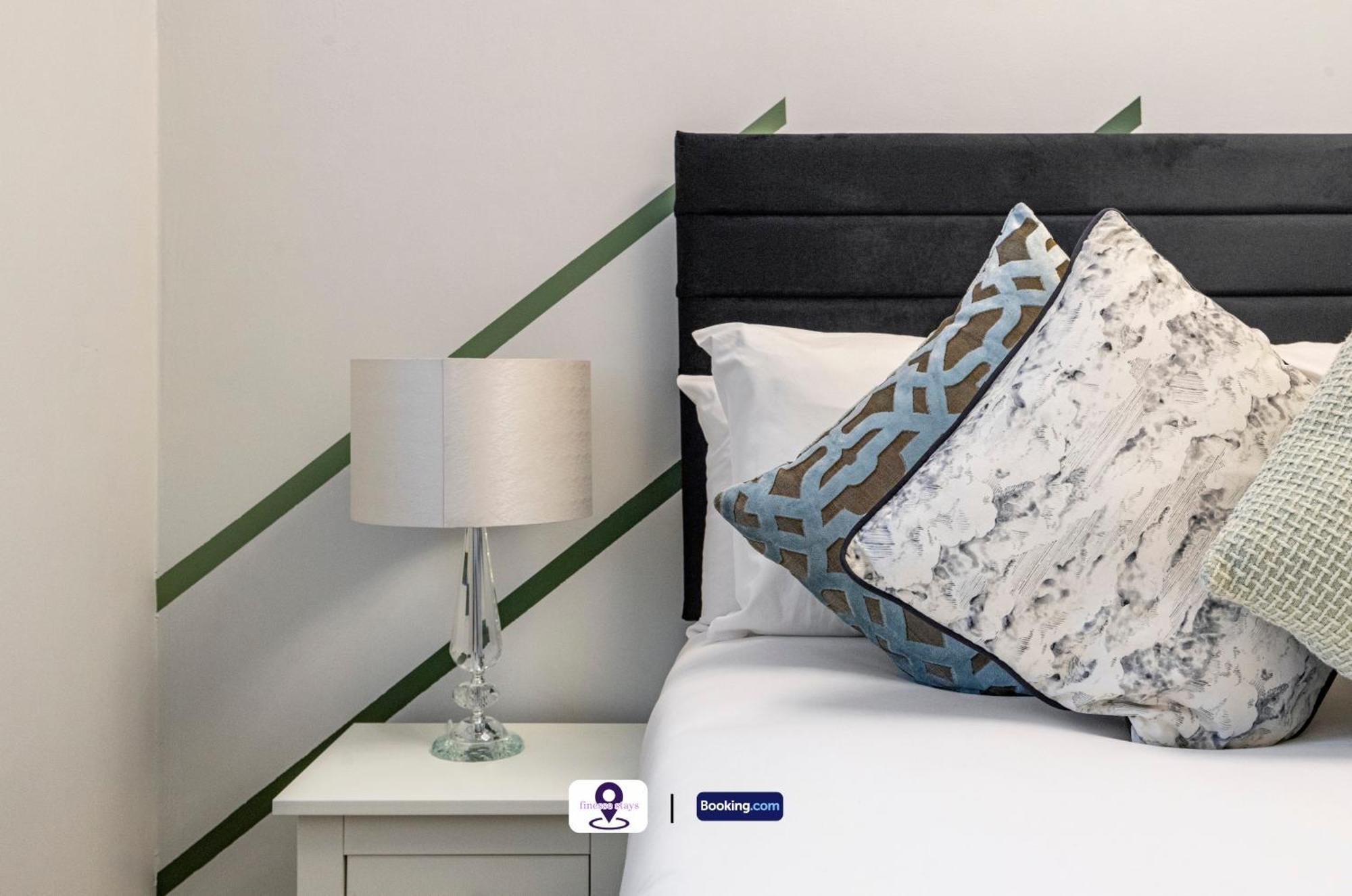 Last-minute Grabs ! Limited Time L Exclusive On 2 Bedroom, High Spec Luxury Flat By Finesse Short Lets & Serviced With Free Wifi Apartment London