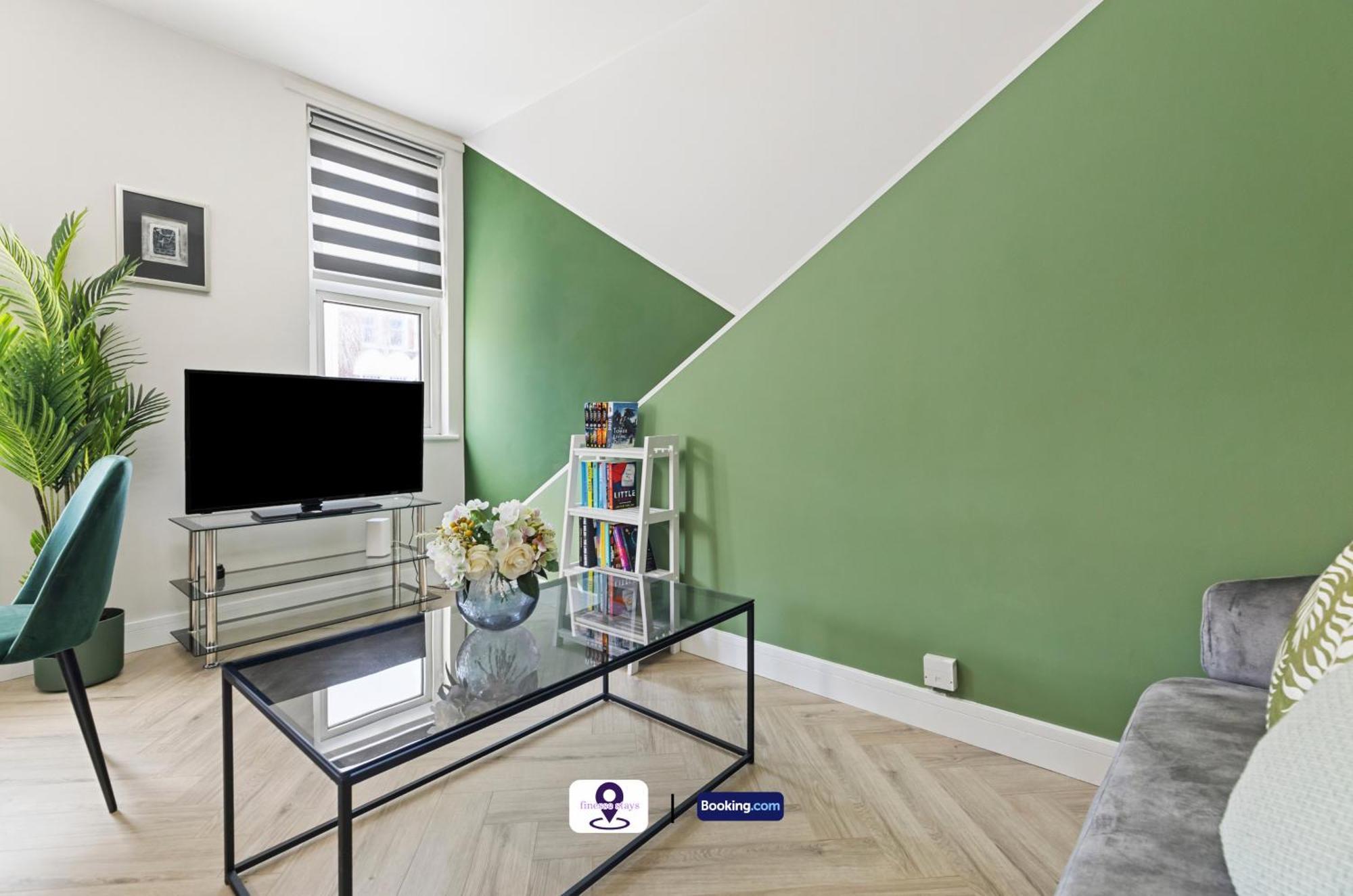 Last-minute Grabs ! Limited Time L Exclusive On 2 Bedroom, High Spec Luxury Flat By Finesse Short Lets & Serviced With Free Wifi Apartment London