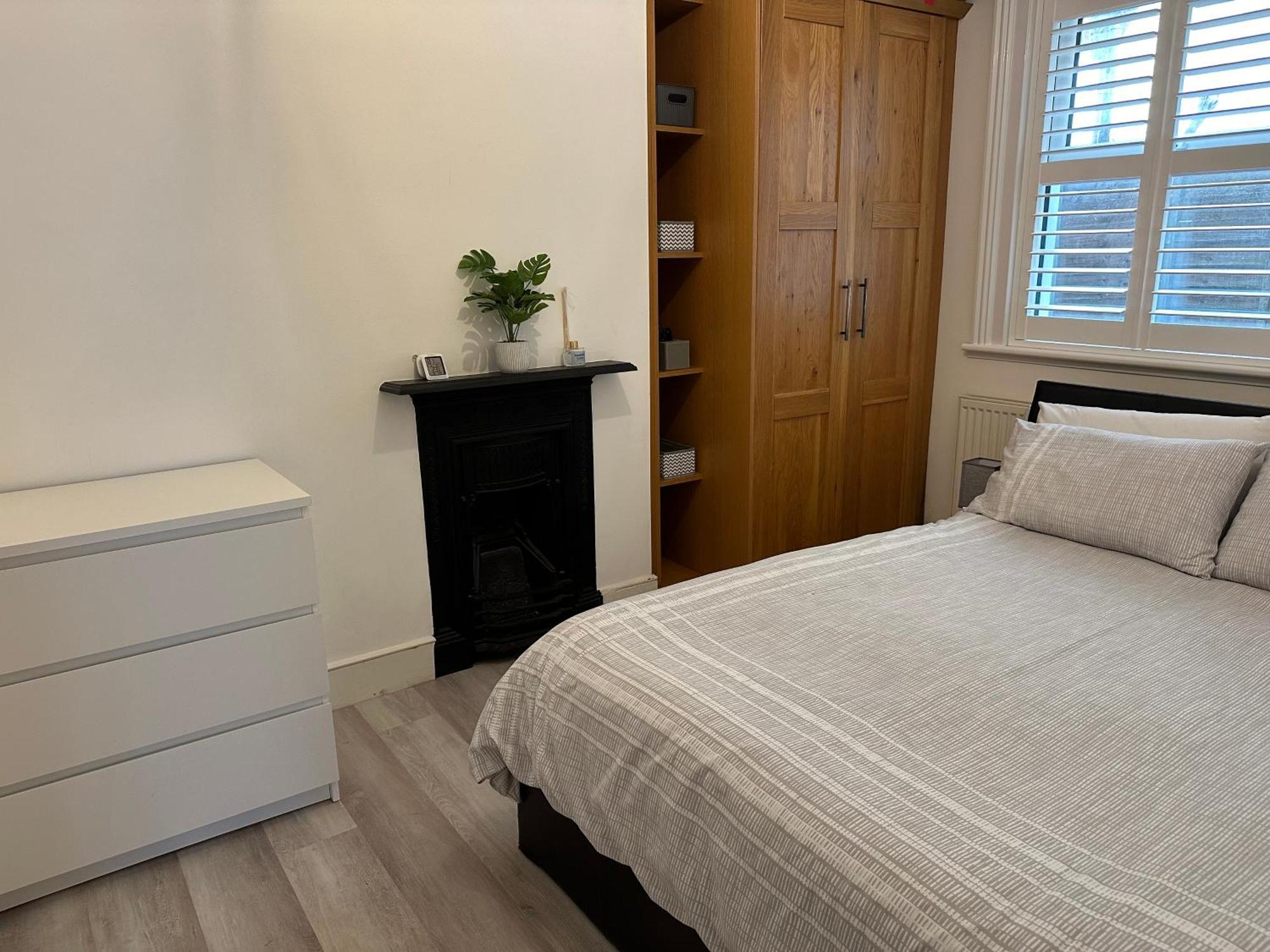 Earlsfield Near Wimbledon, Clapham, Waterloo London