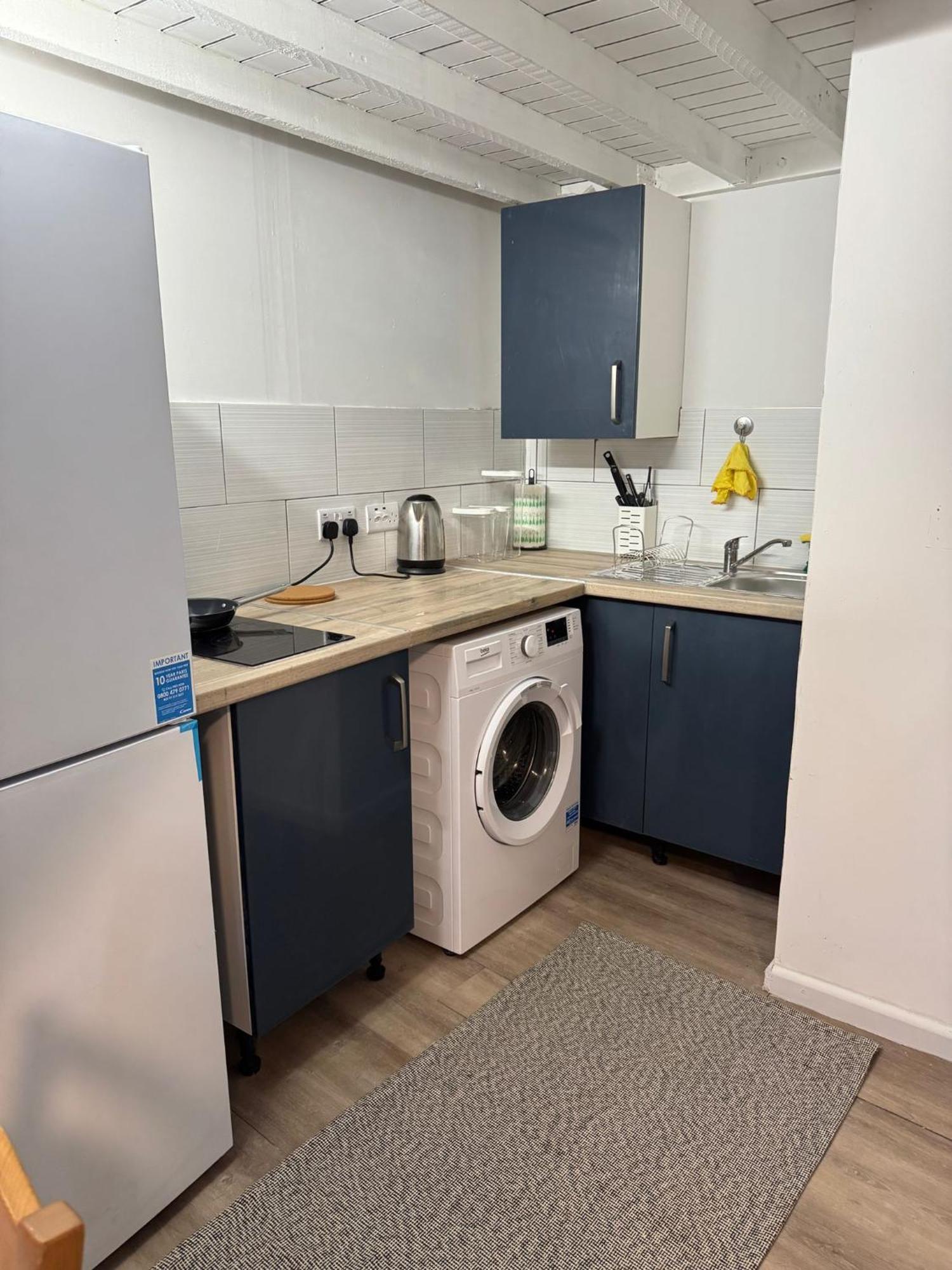 Apartment With 3 Beds- 20 Min From Bridge And Gatwick Airport
