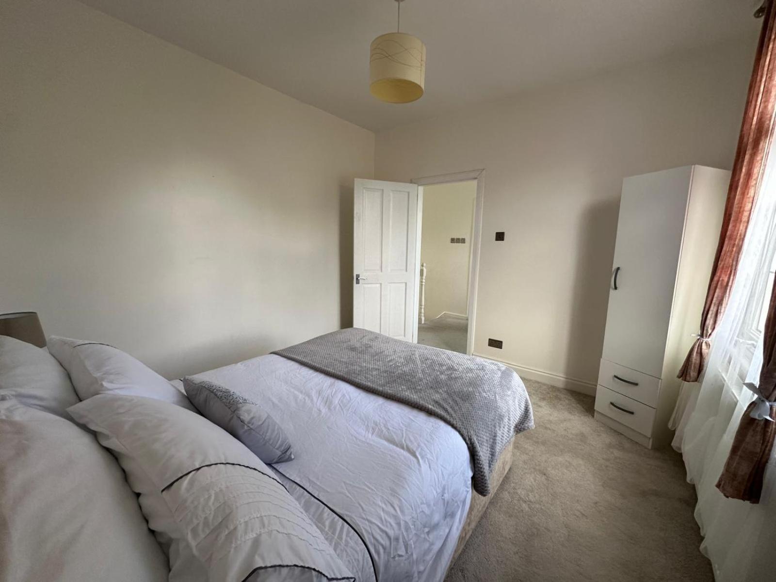 Luxurious Living 4 Bedroom Holiday home