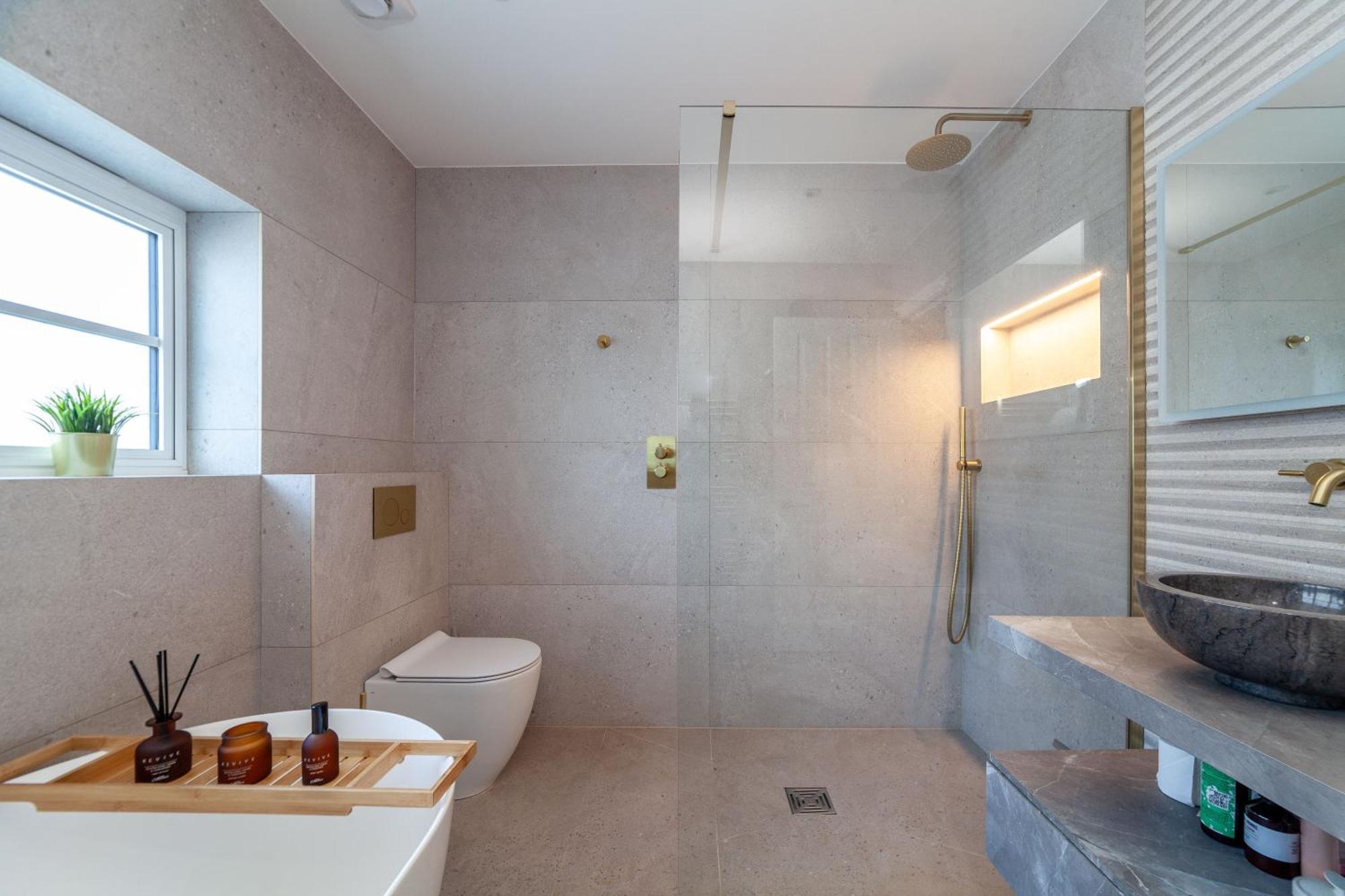 Stunning Available In Luxury House