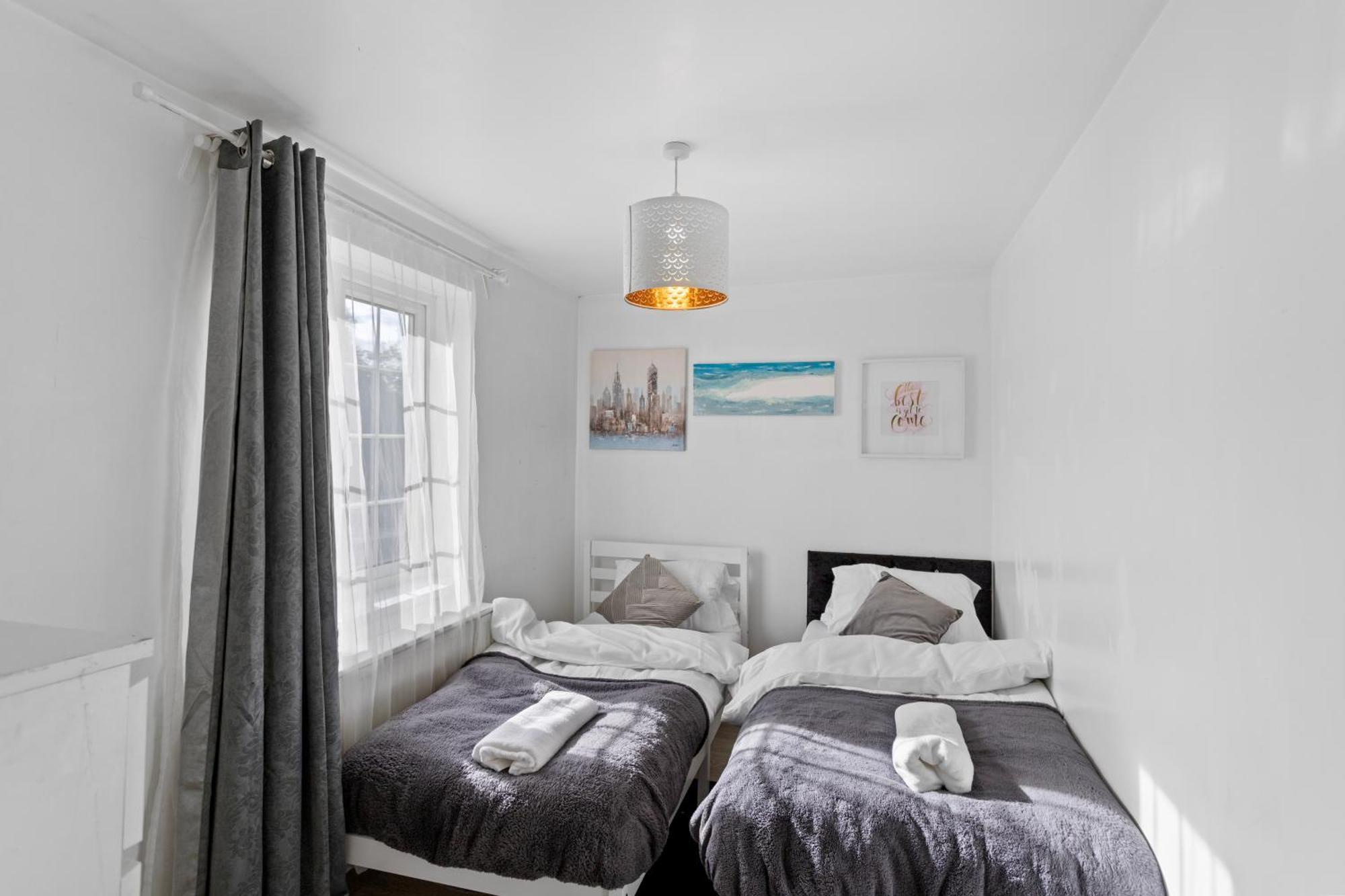Cozy 3-bed House Near Lcy & Excel Ideal For Groups & Families Casa de férias