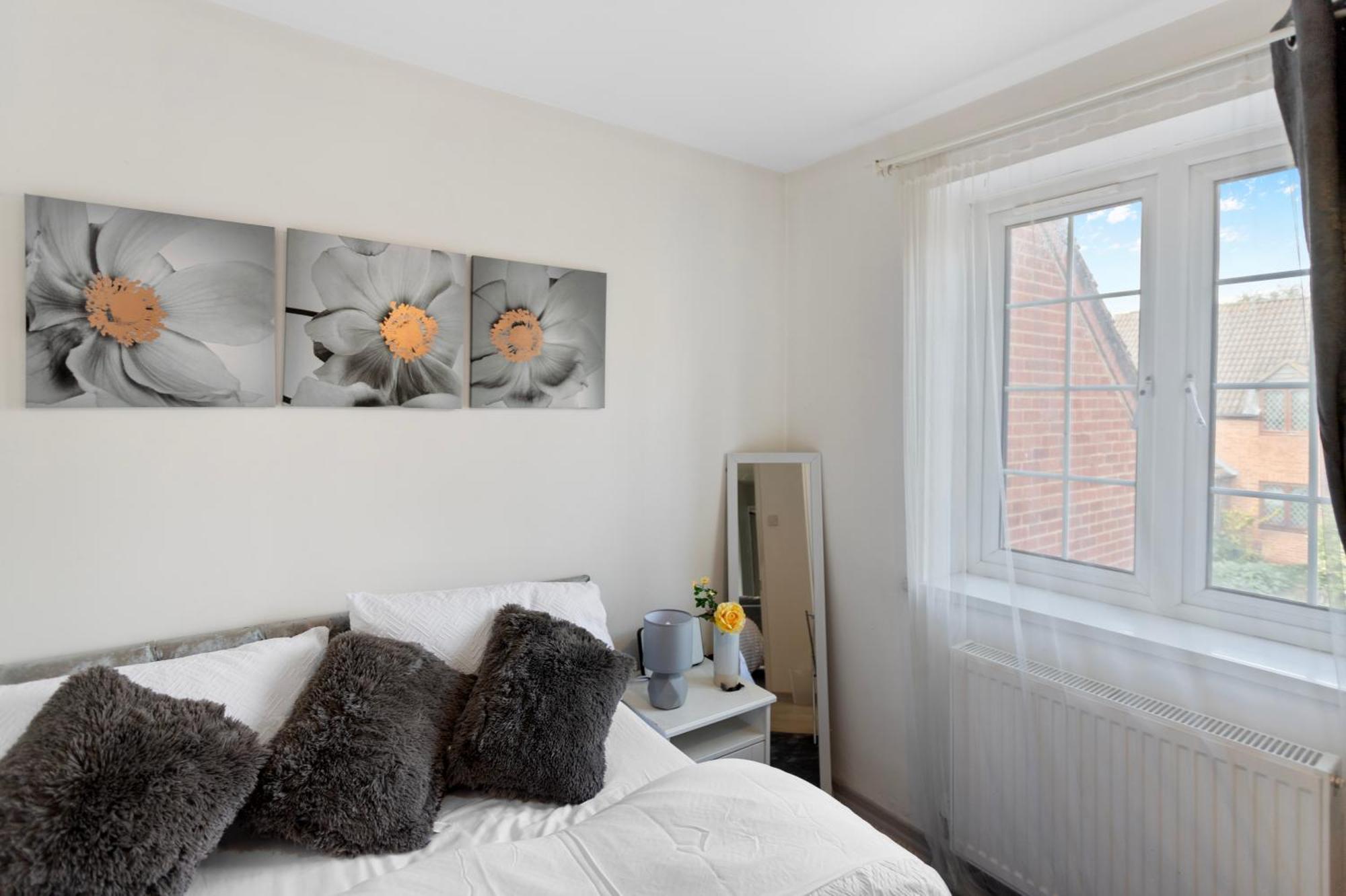 Casa de férias Cozy 3-bed House Near Lcy & Excel Ideal For Groups & Families Londres
