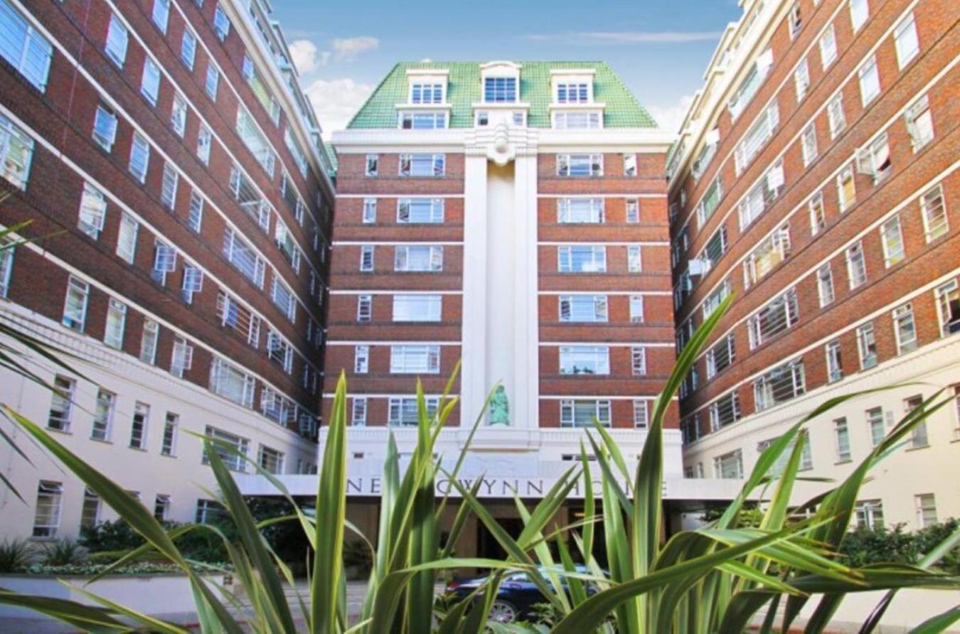 1 Bed Flat In Nell Gwynn House, Sleeps 4, Steps From Harrods & Hyde Park, 24 Hour Reception Apartment