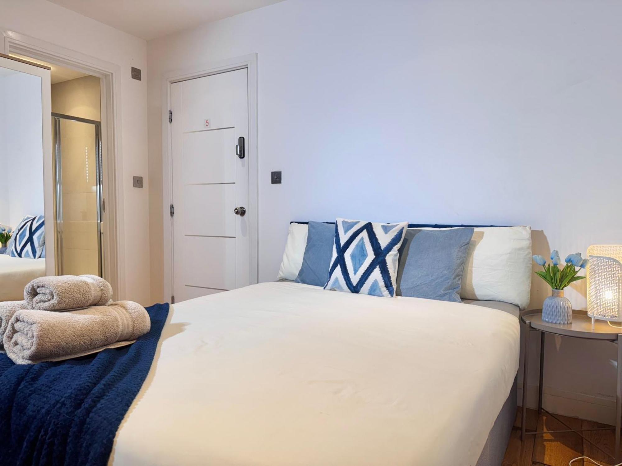 Casa de hóspedes En-suites With Free Parking 30min To *