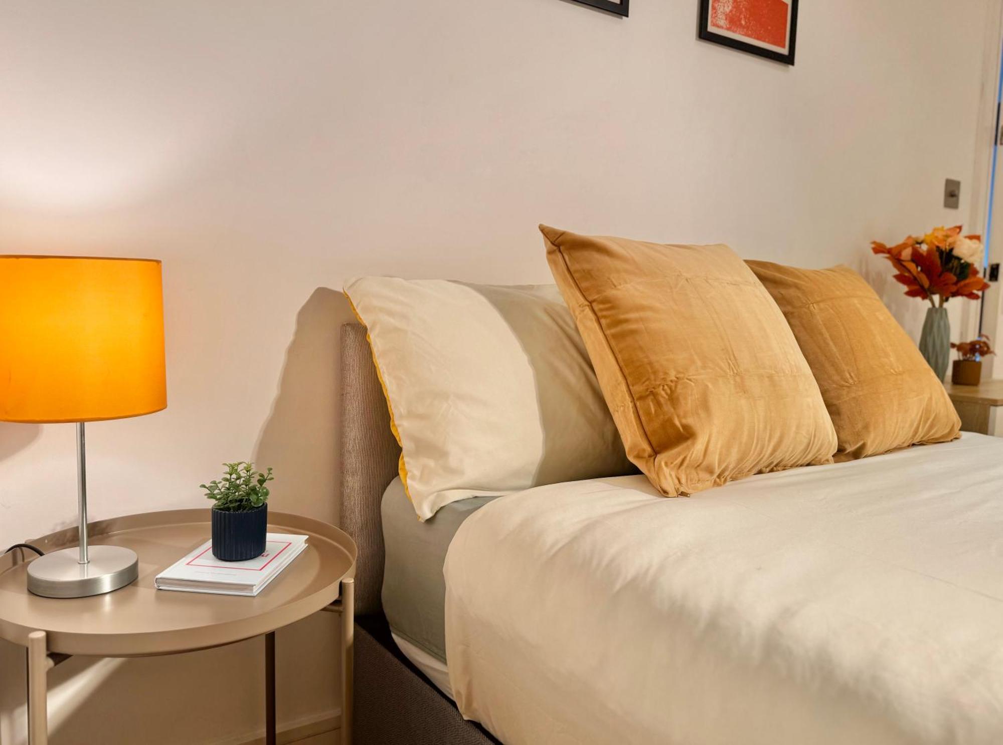 En-suites With Free Parking 30min To *