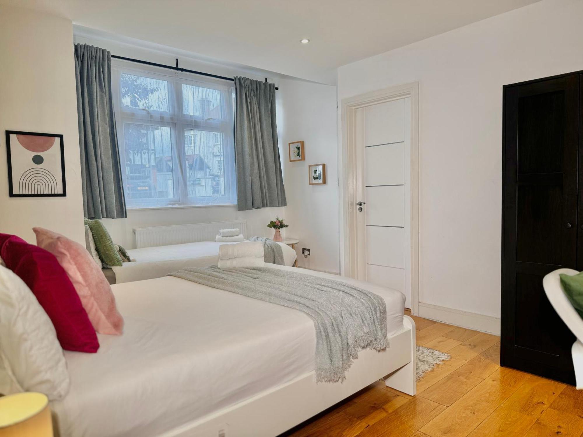 En-suites With Free Parking 30min To